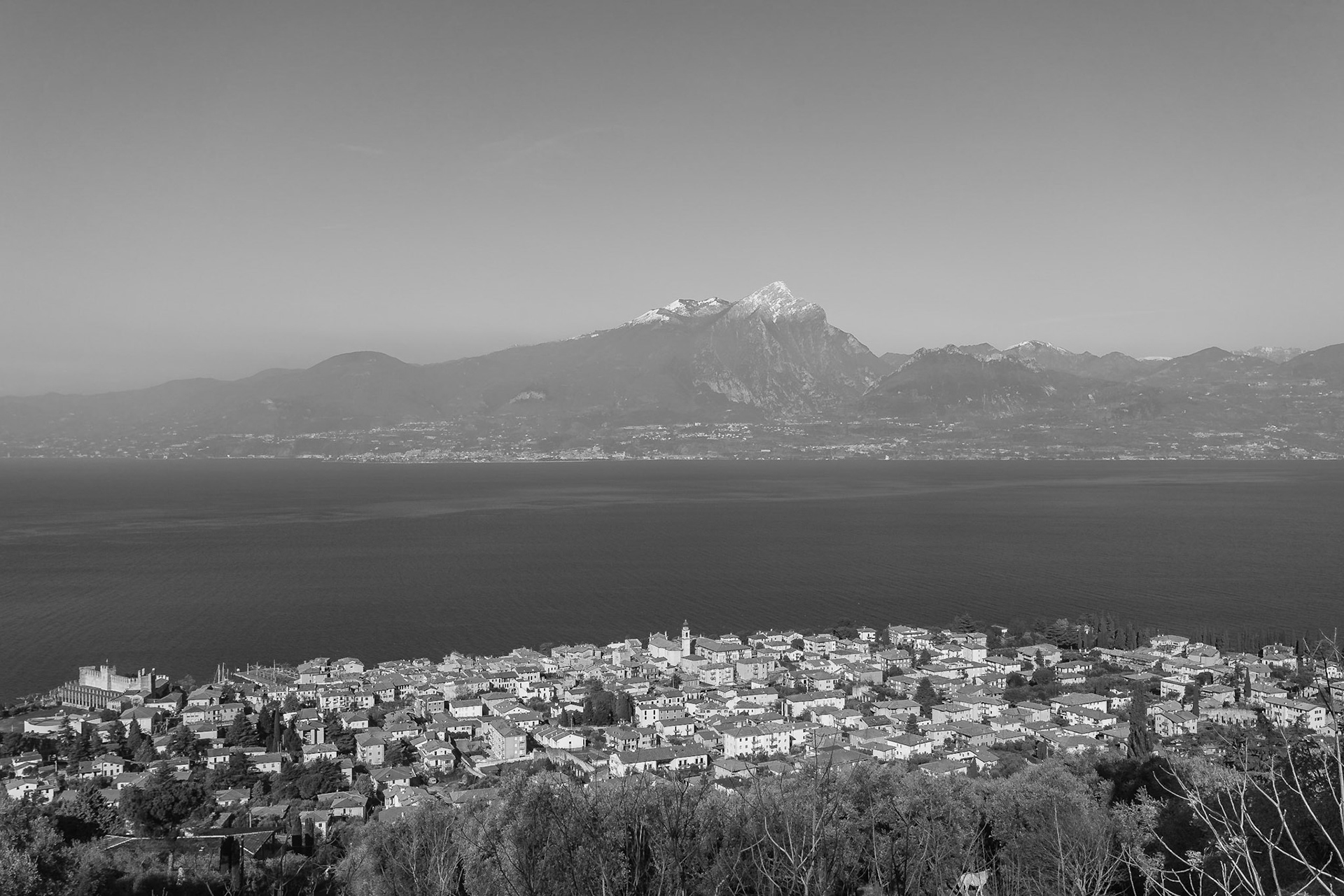 Il lago di carta