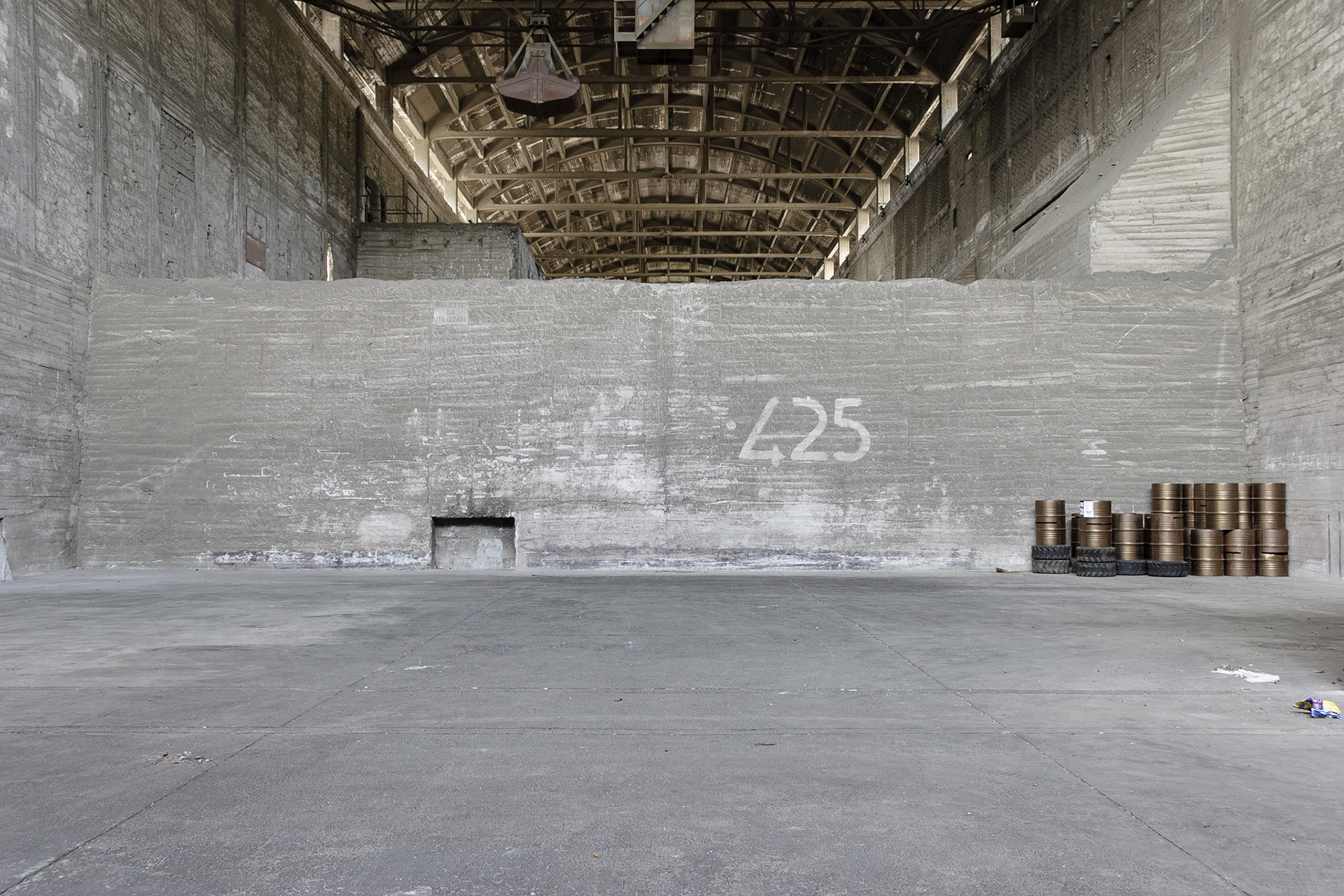 Clinker Motel, 2005-2007. Portland 425 era il nome del cemento prodotto.