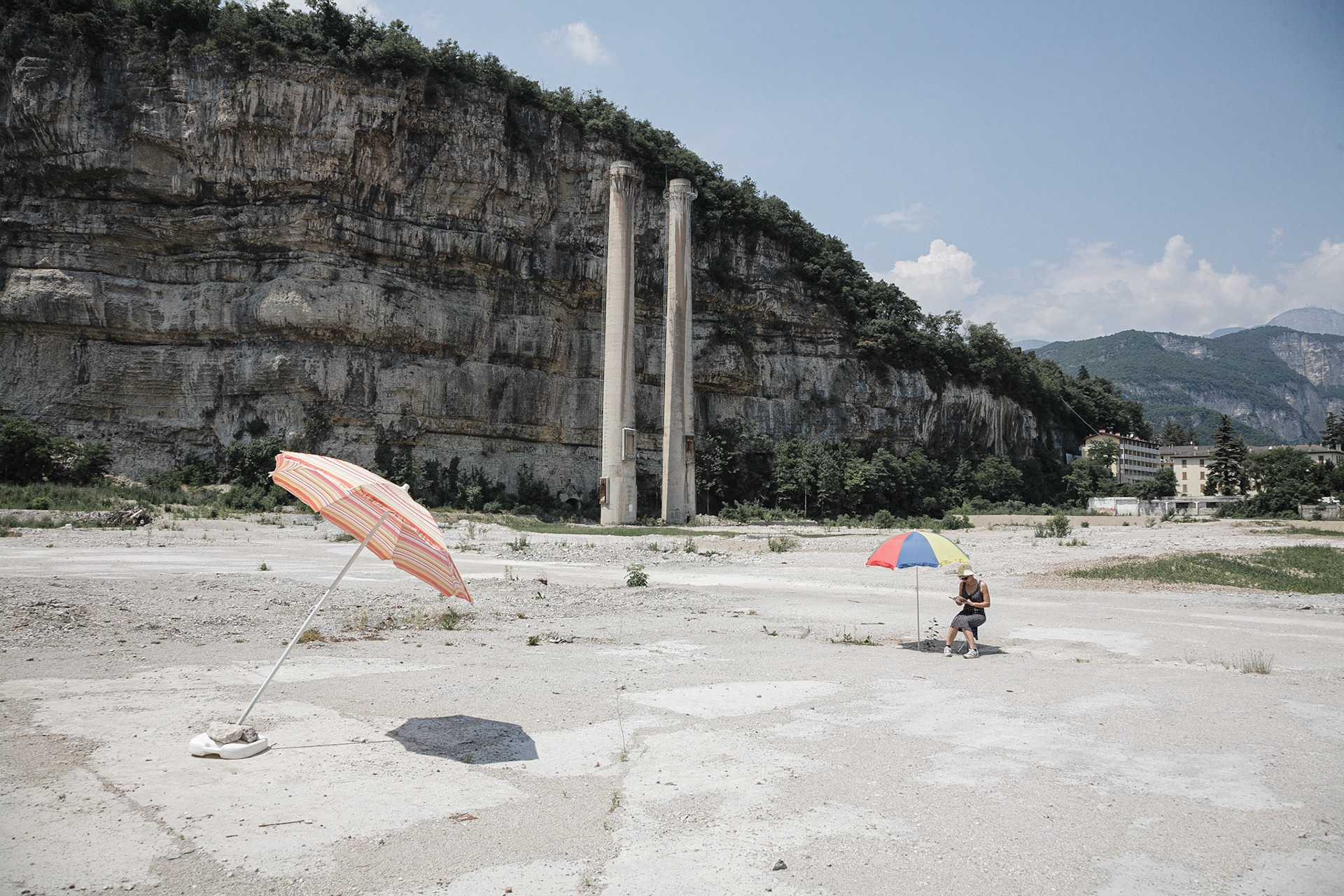 Clinker Motel, 2015-2016. Museo Wunderkammer ha "organizzato" un pic-nic, un laboratorio di cottura del raku, un campo base con l'apertura di una "via", un'installazione musicale. Il centro sociale Bruno ha riaperto la palazzina murata alcuni anni prima.