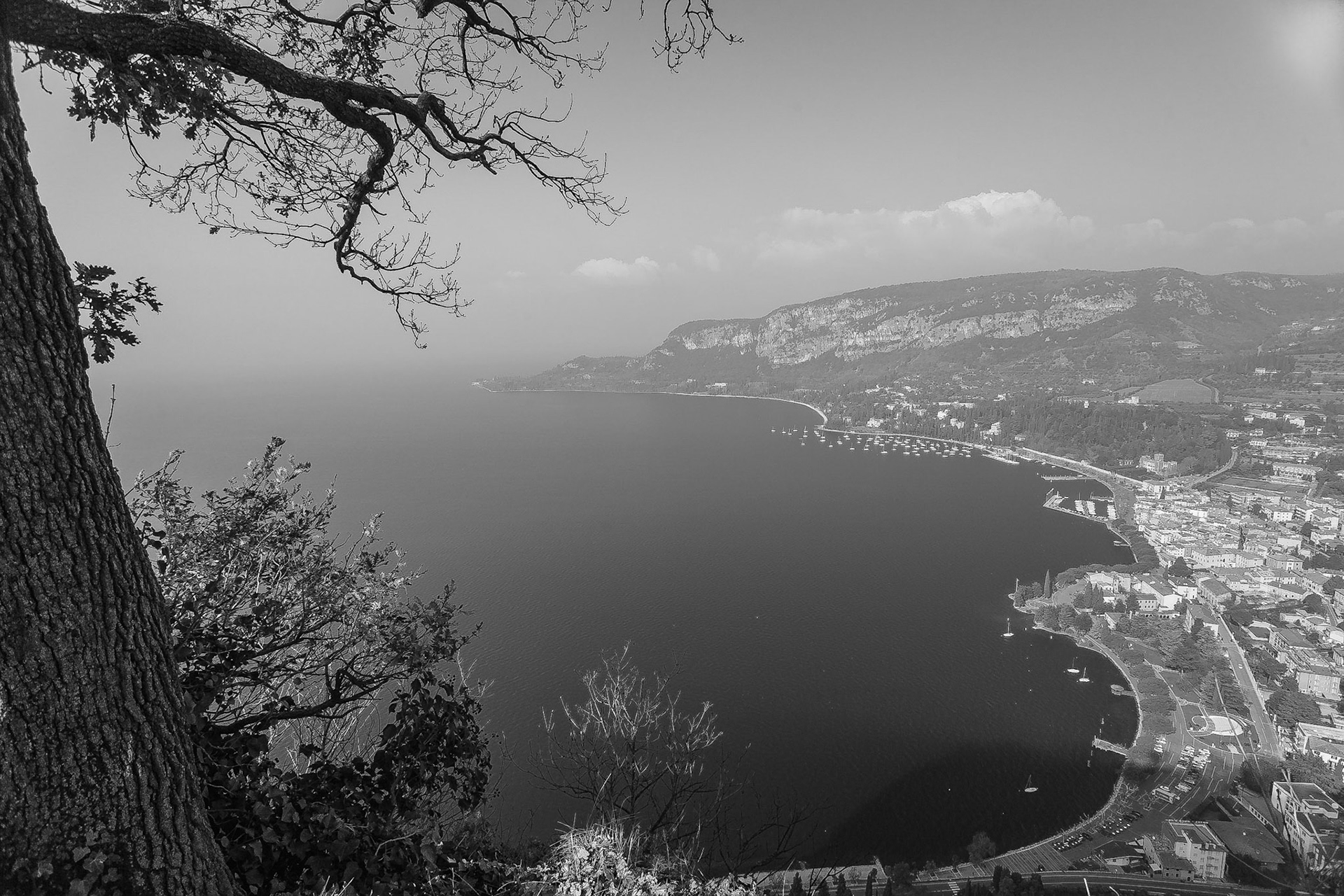 Il lago di carta