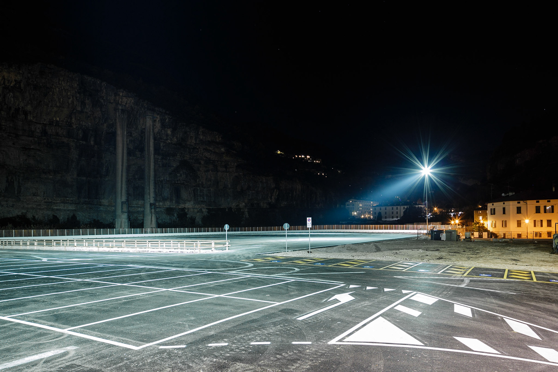 Clinker Motel, 2020. L'area è destianta a parcheggio.