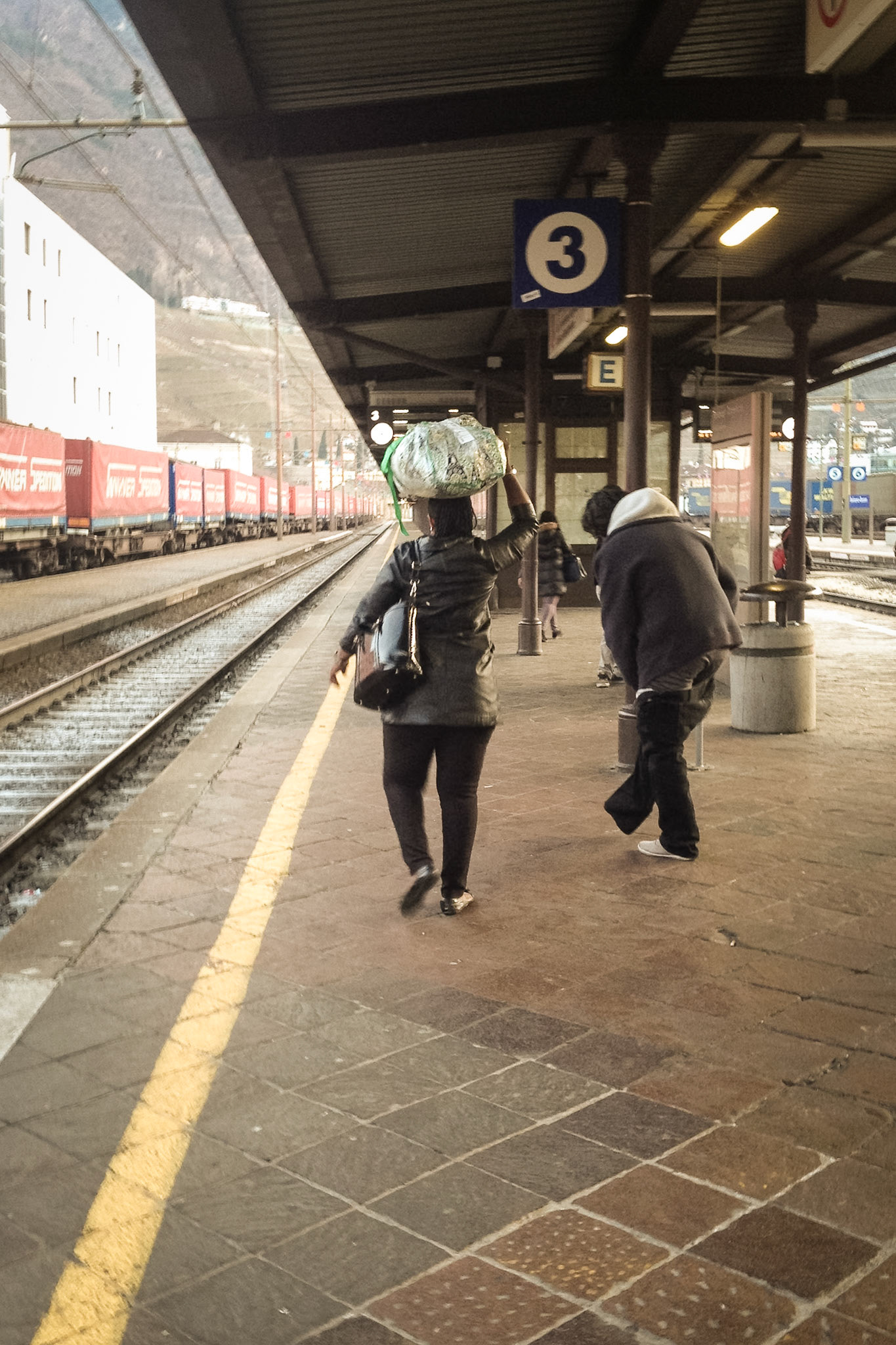 A Nord di Trento A Sud di Bolzano, pendolari, stazione di Bolzano