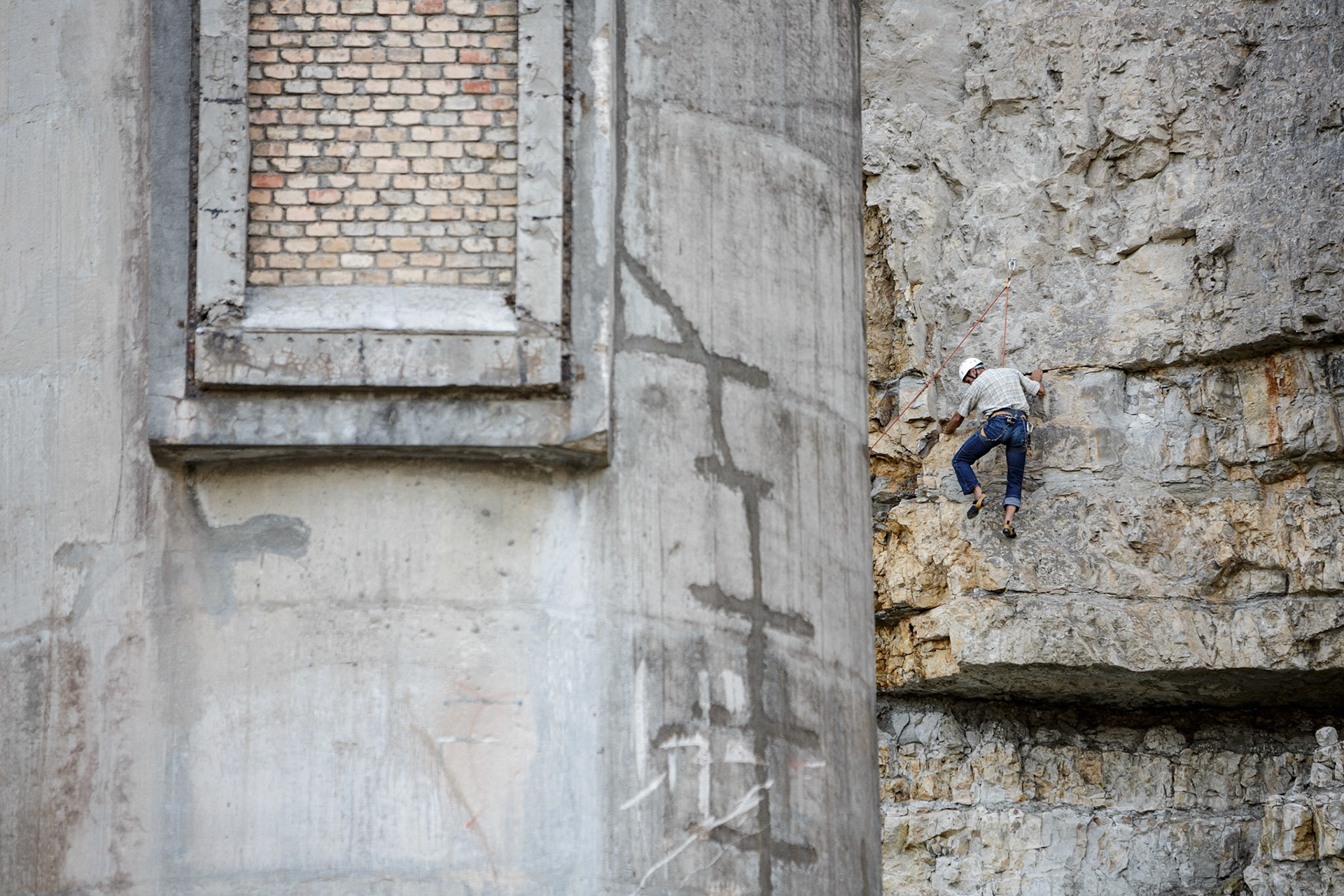 Clinker Motel, 2015-2016. Museo Wunderkammer ha "organizzato" un pic-nic, un laboratorio di cottura del raku, un campo base con l'apertura di una "via", un'installazione musicale. Il centro sociale Bruno ha riaperto la palazzina murata alcuni anni prima.