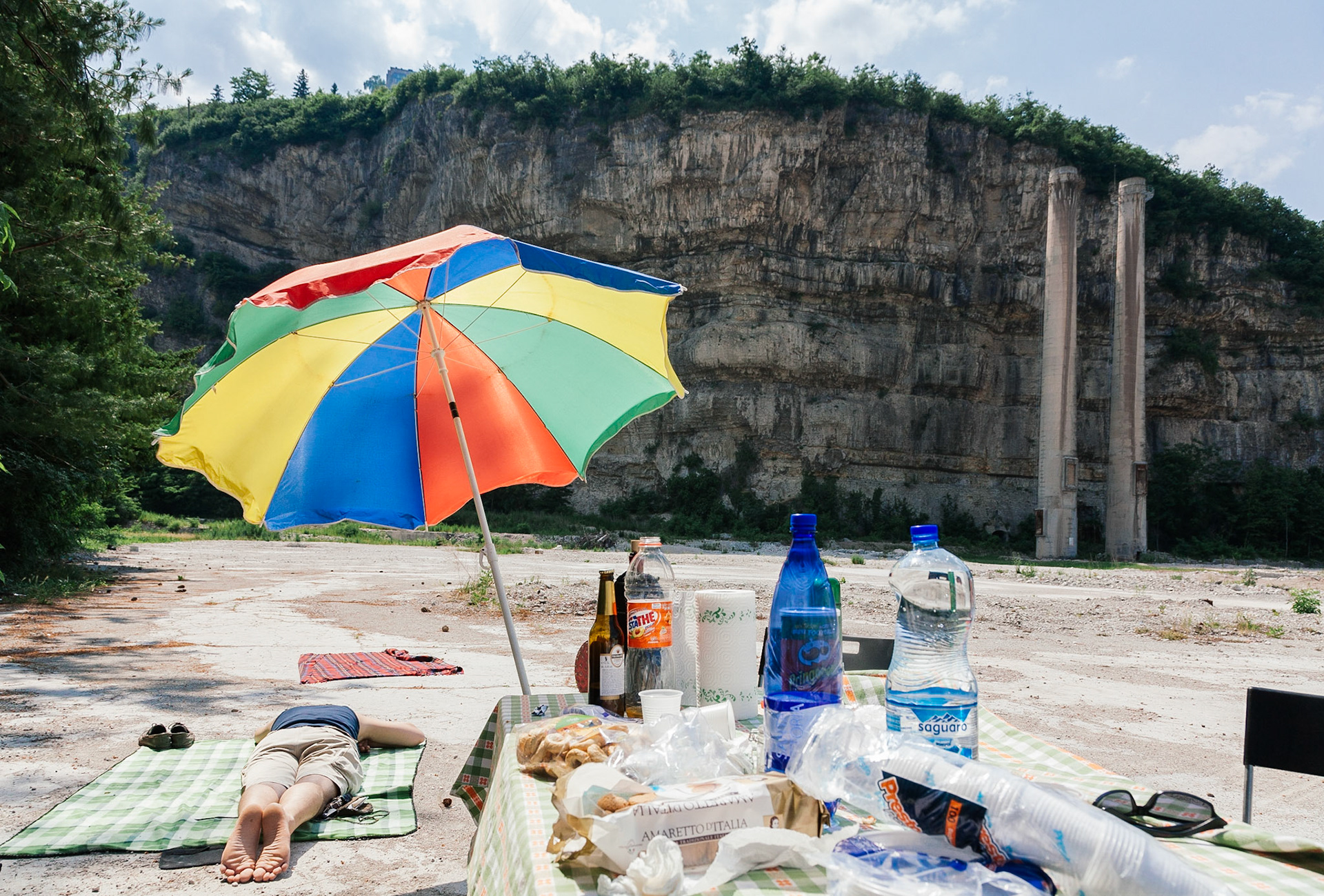 Clinker Motel, 2015-2016. Museo Wunderkammer ha "organizzato" un pic-nic, un laboratorio di cottura del raku, un campo base con l'apertura di una "via", un'installazione musicale. Il centro sociale Bruno ha riaperto la palazzina murata alcuni anni prima.