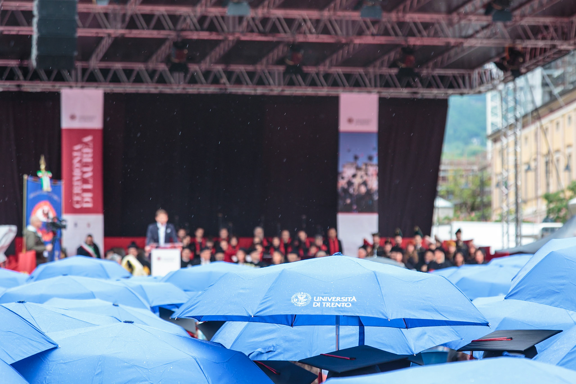 Cerimonia di laurea Unitn, 12 maggio 2023, piazza Fiera, Trento.