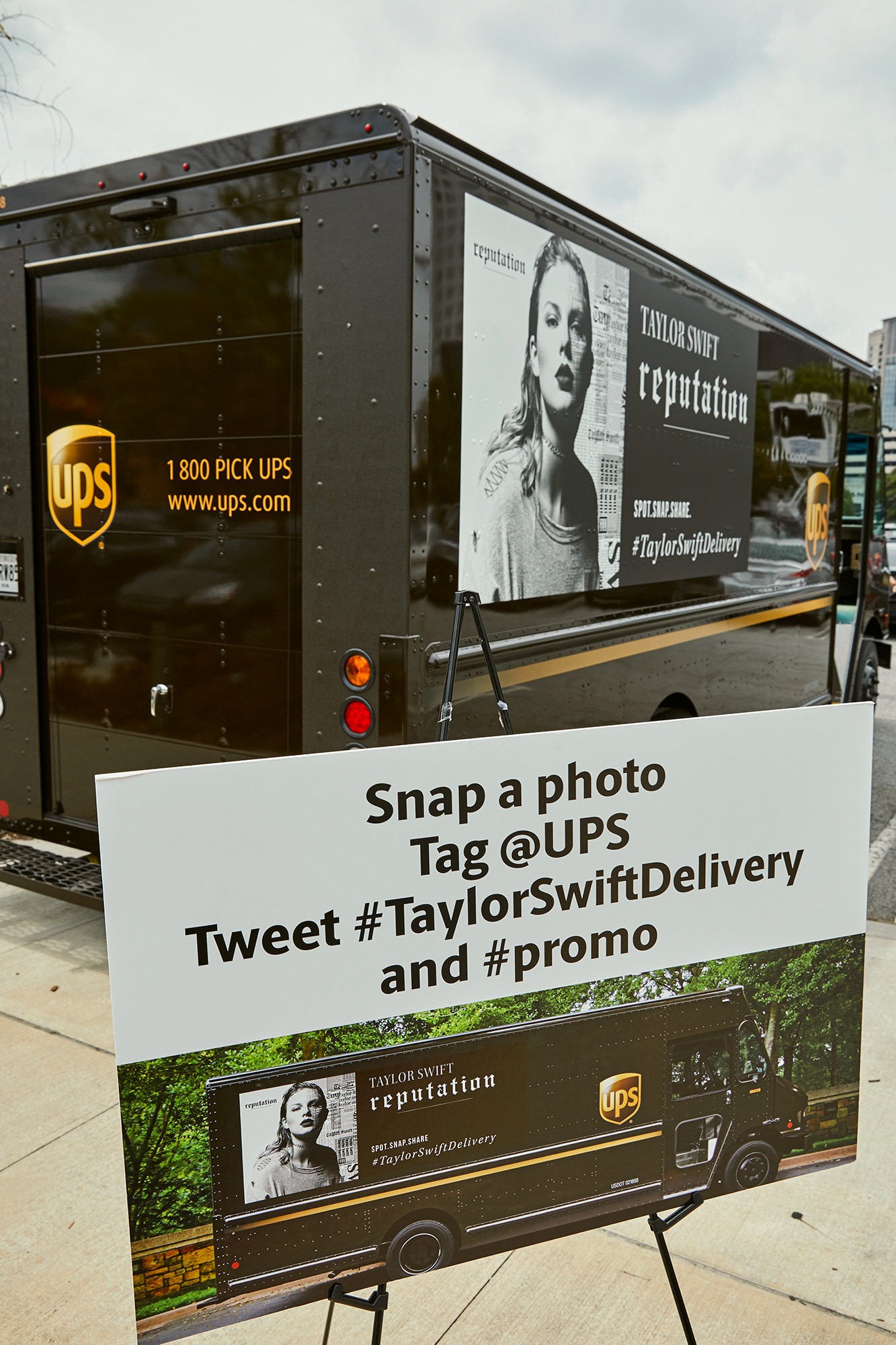 Taylor Swift, Other, Rare Collectible Ups Reputation Taylor Swift Truck