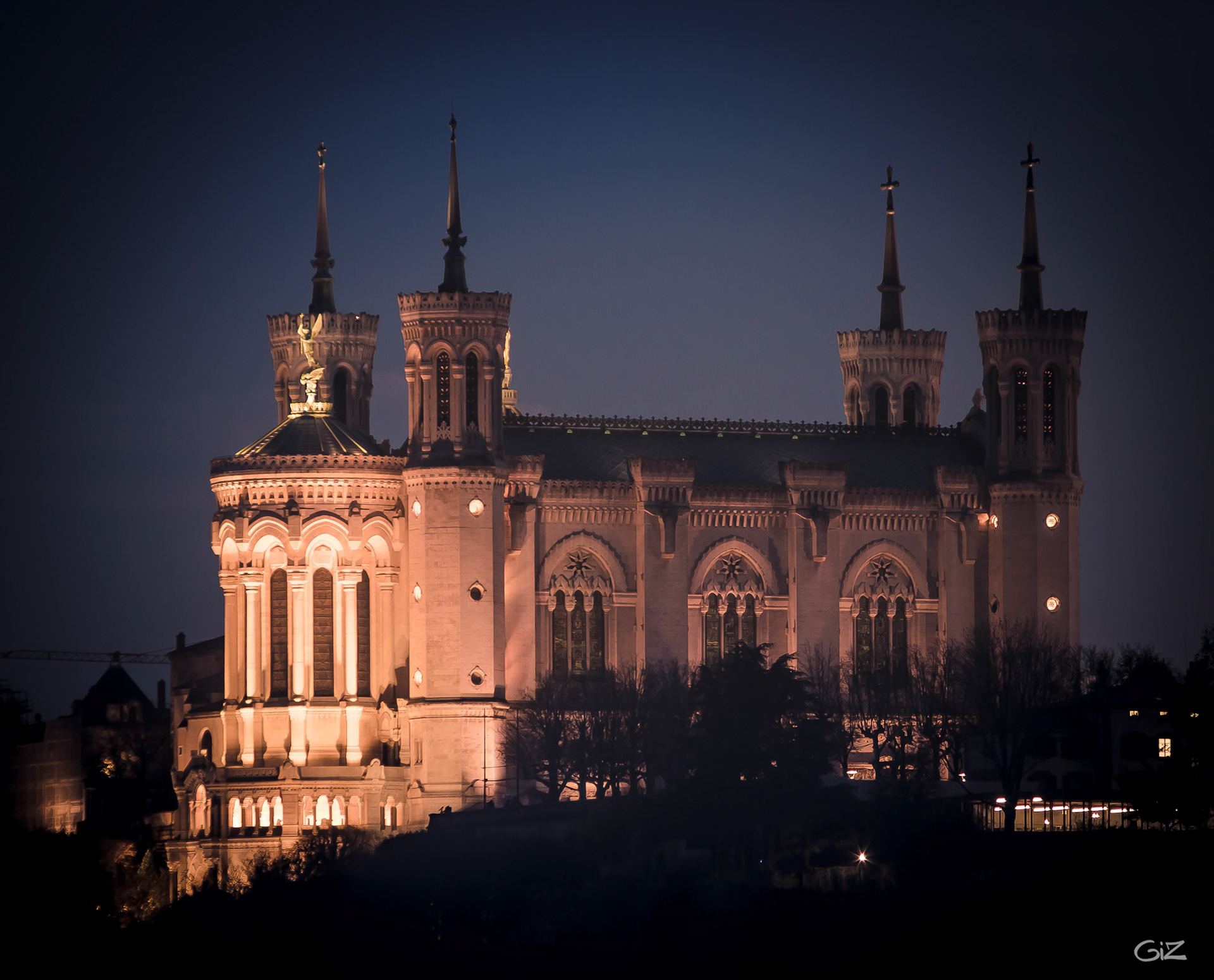 Cathedral de Fourvière - LYON          100mm Macro