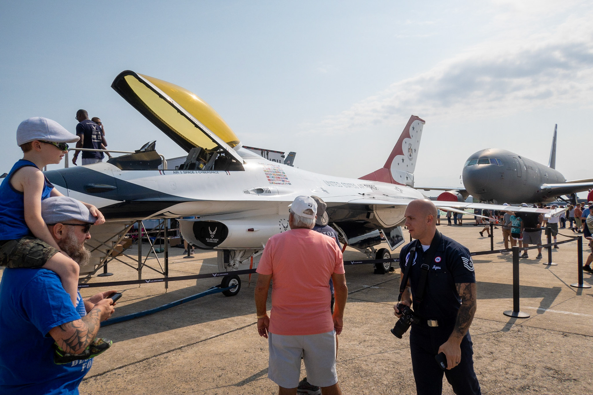 Thunderbirds F-16 Fighting Falcon