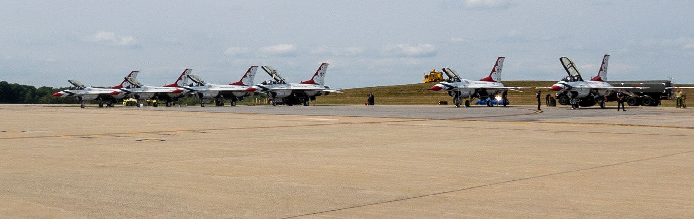 Thunderbirds F-16 Fighting Falcon