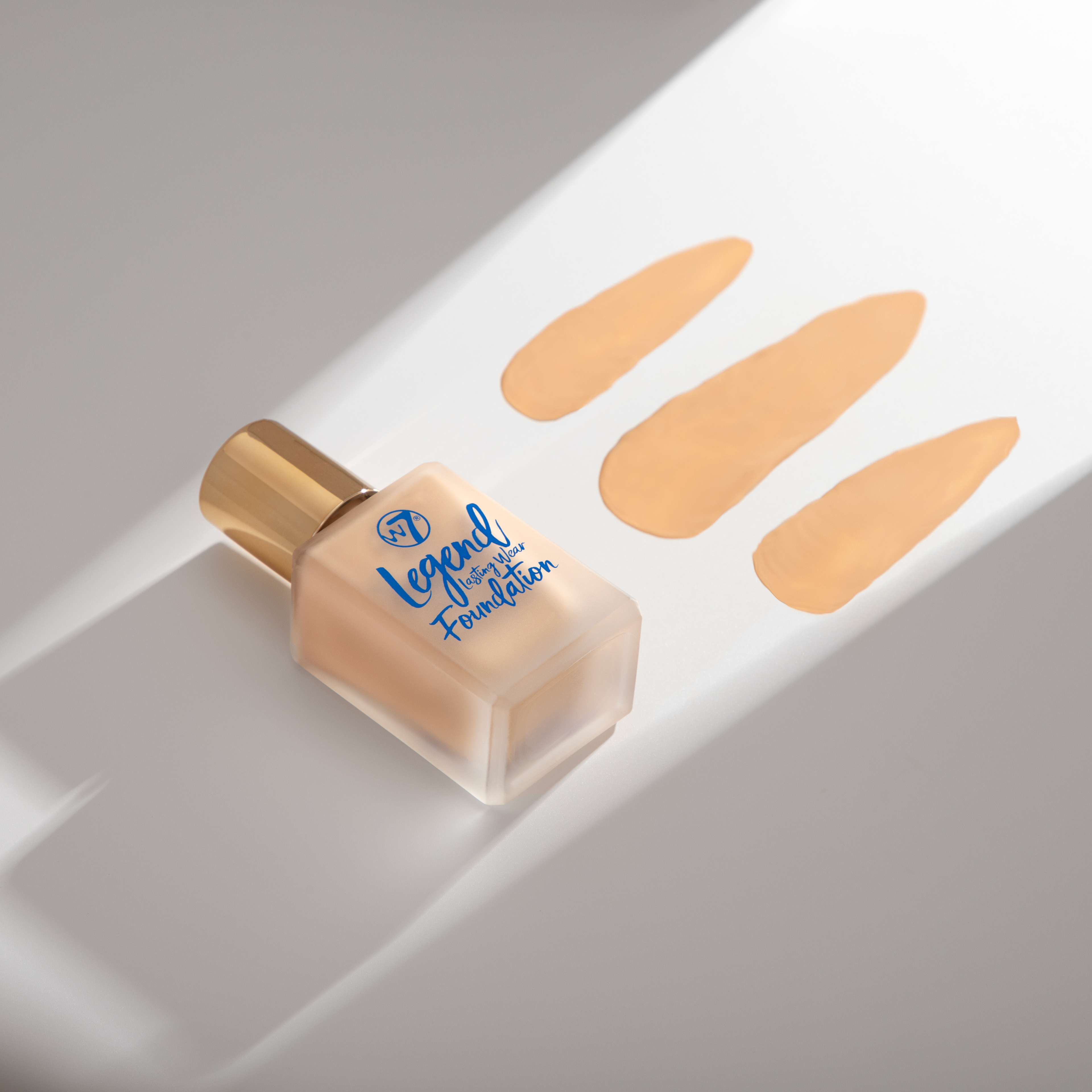 W7 LEGEND LASTING WEAR FOUNDATION