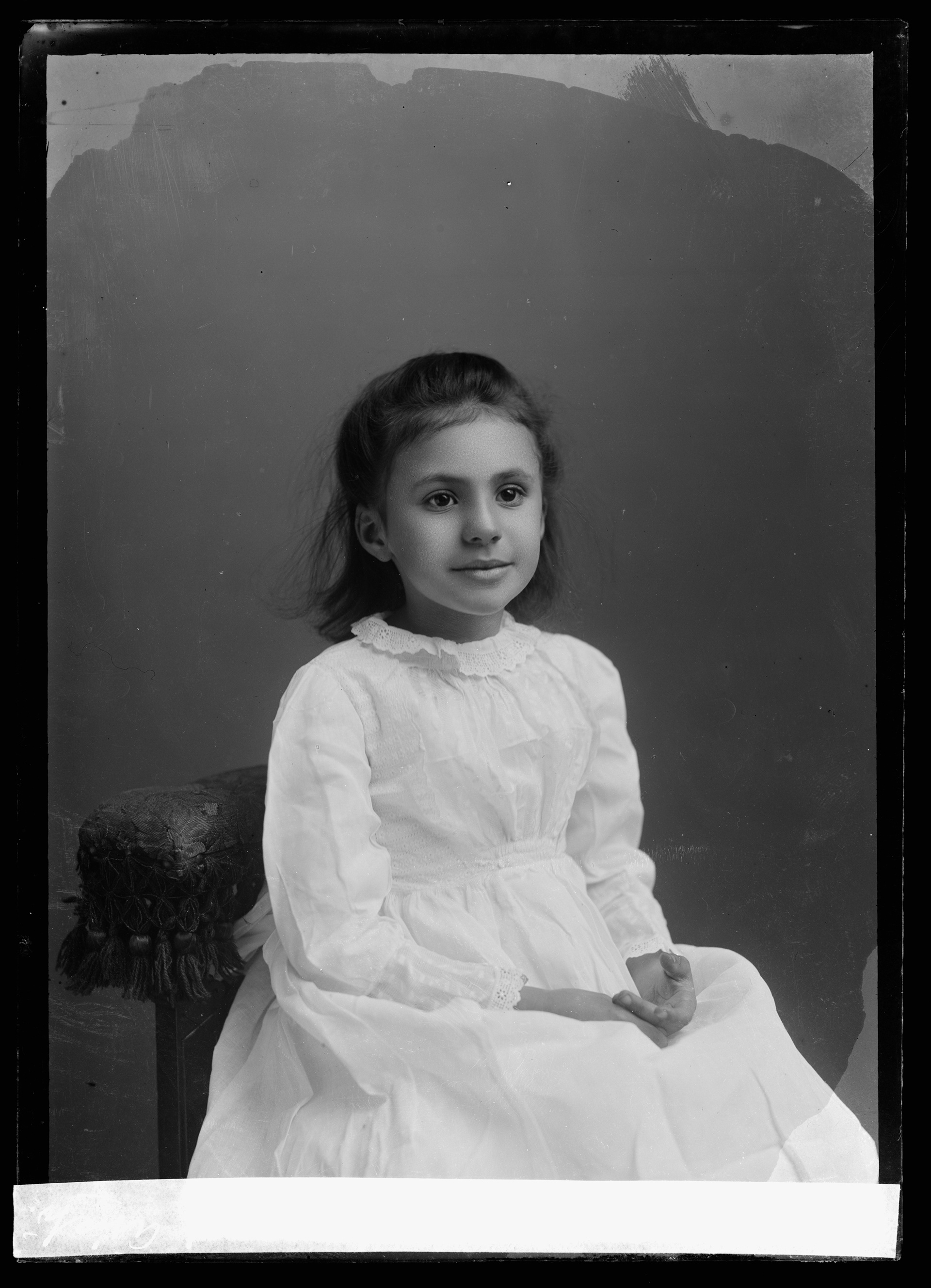 “Portrait photograph of Isabel Williams” 📷C.M.Bell Studio c. 1891  Original image from @librarycongress