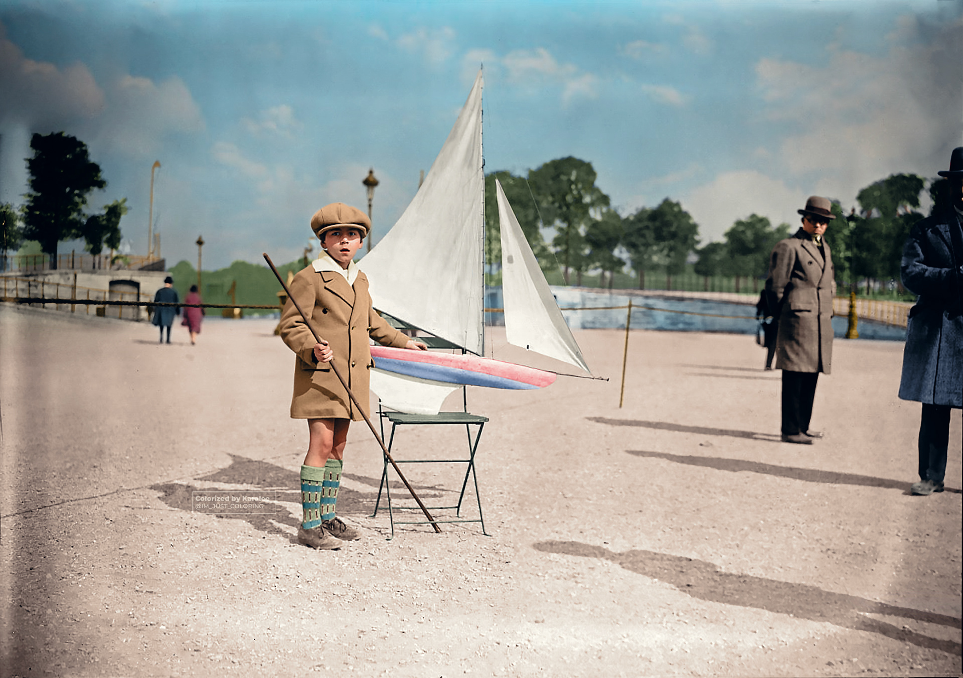 “concours de bateaux, André Georges, 7 ans 1_2, gagnant des bateaux de 1 m” 📸 Agence Rol. Agence photographique c.1928  Original image from @gallicabnf