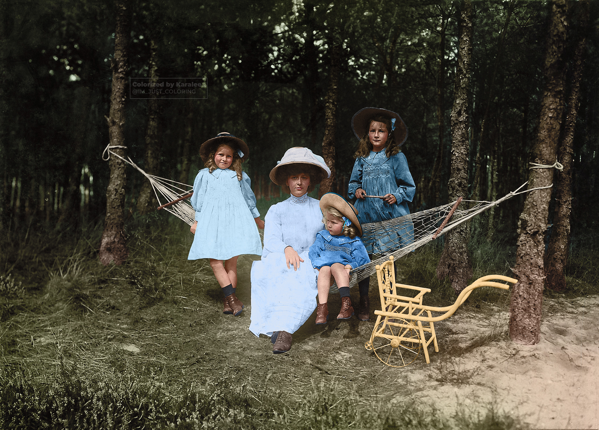 “Drie kinderen van de fotograaf (Renée, Irène en Sacha) met hun 'undernurse' Daisy in een bos.” • 📷 Henry Pauw van Wieldrecht ca. 1910 • Original image from @rijksmuseum