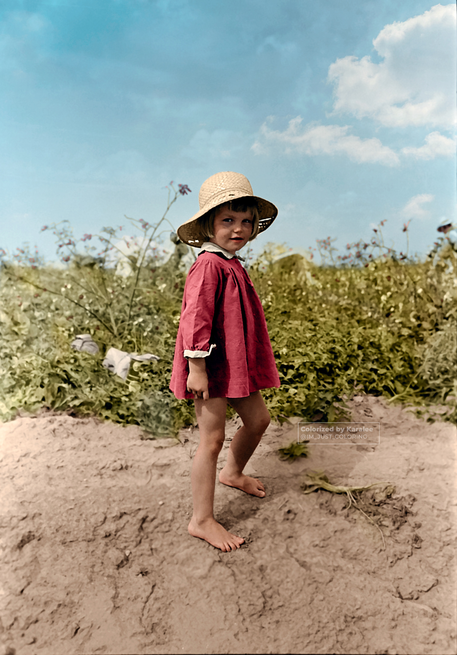 “Child of farmer in cotton field, Lake Dick Project, Arkansas” 📷 Lee, Russell, c. September 1938  Original image from @librarycongress