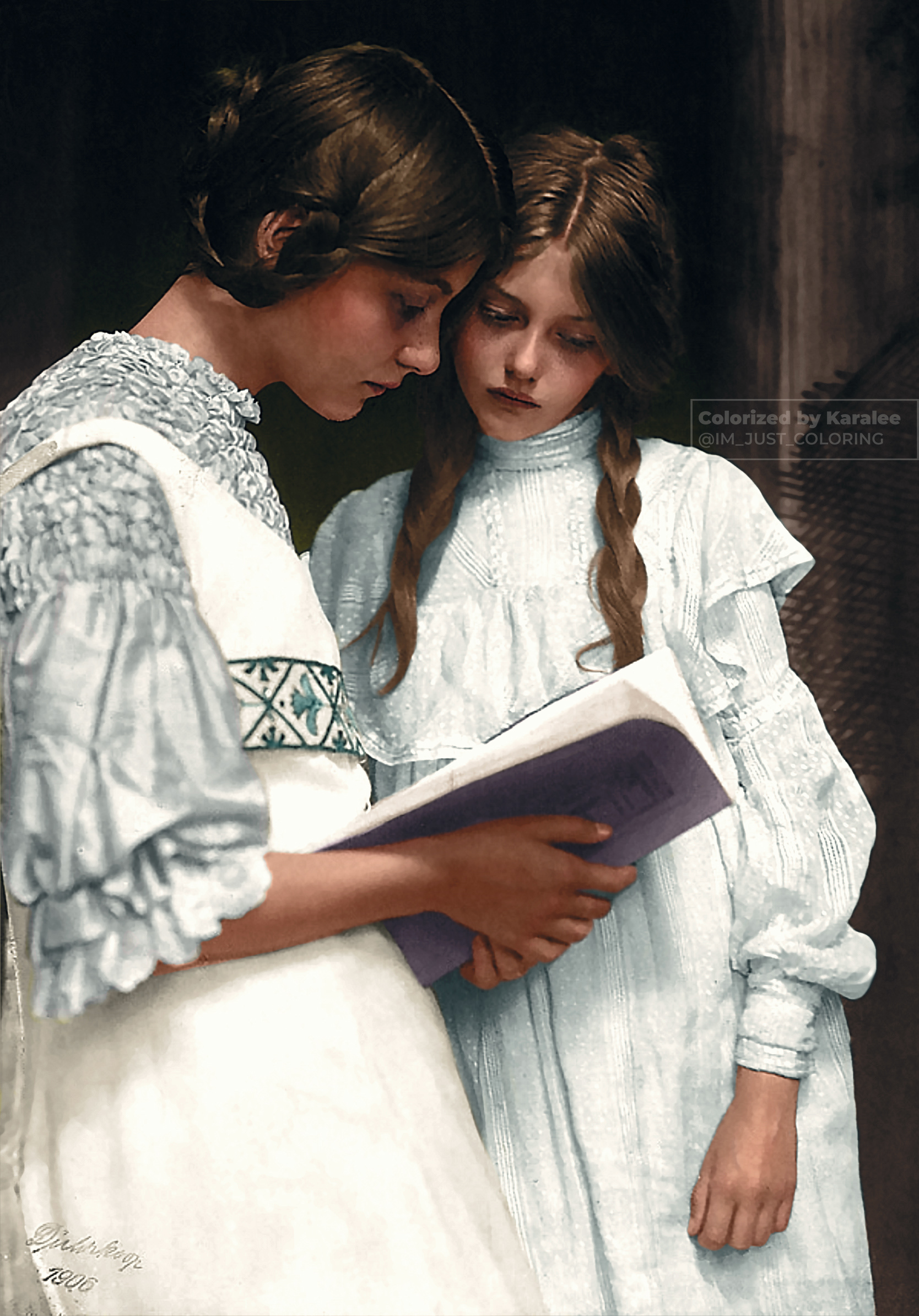 “Gertrude und Ursula Falke.” 1906.  Original image from @preusmuseum