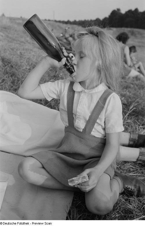 Rössing, Roger & Rössing, Renate- Mädchen, aus einer Flasche trinkend, 1952  Original image from Deutsche Fotothek