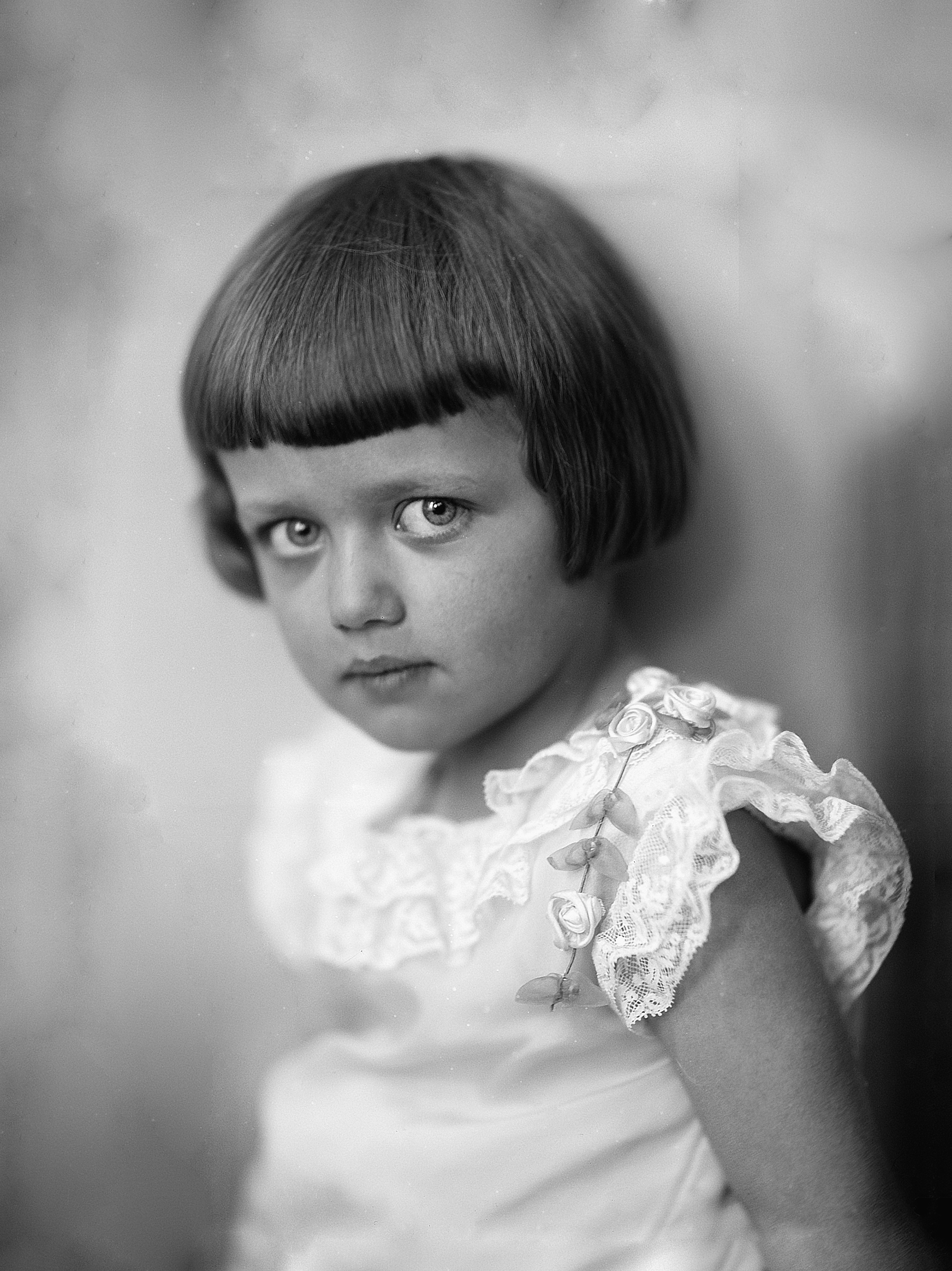 Annie Rijkje Kerllerman Slotemaker 📸 Atelier J. Merkelbach ca. 1926 • Original image from @stadsarchief