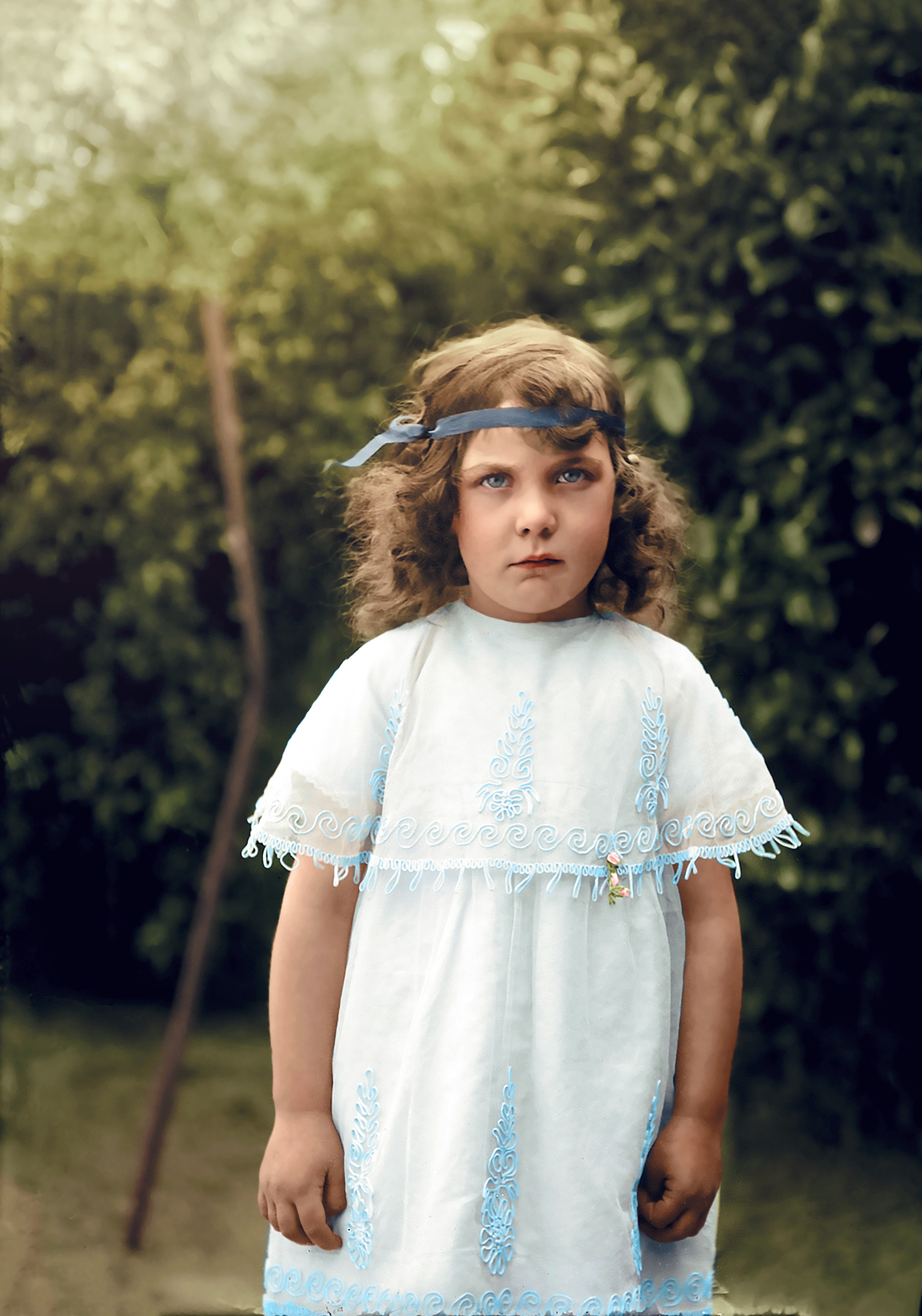 “Portrait d'enfant”  📷Rault Henri, c. 15 mai 1924.  Original image from @museedebretagne. Négatif sur verre Numéro d'inventaire - 2010.0031.5153.3