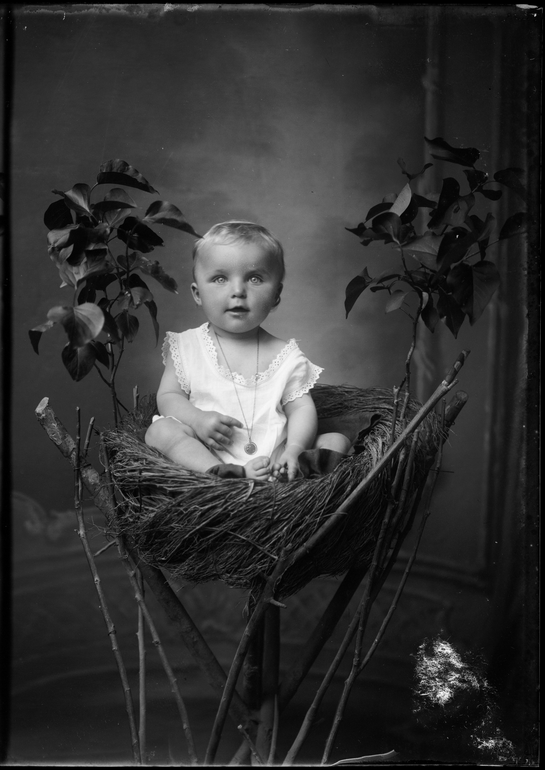 "Portrait d'enfant" 📷 Rault Henri c. 29 juillet 1928  Original Image from @museedebretagne