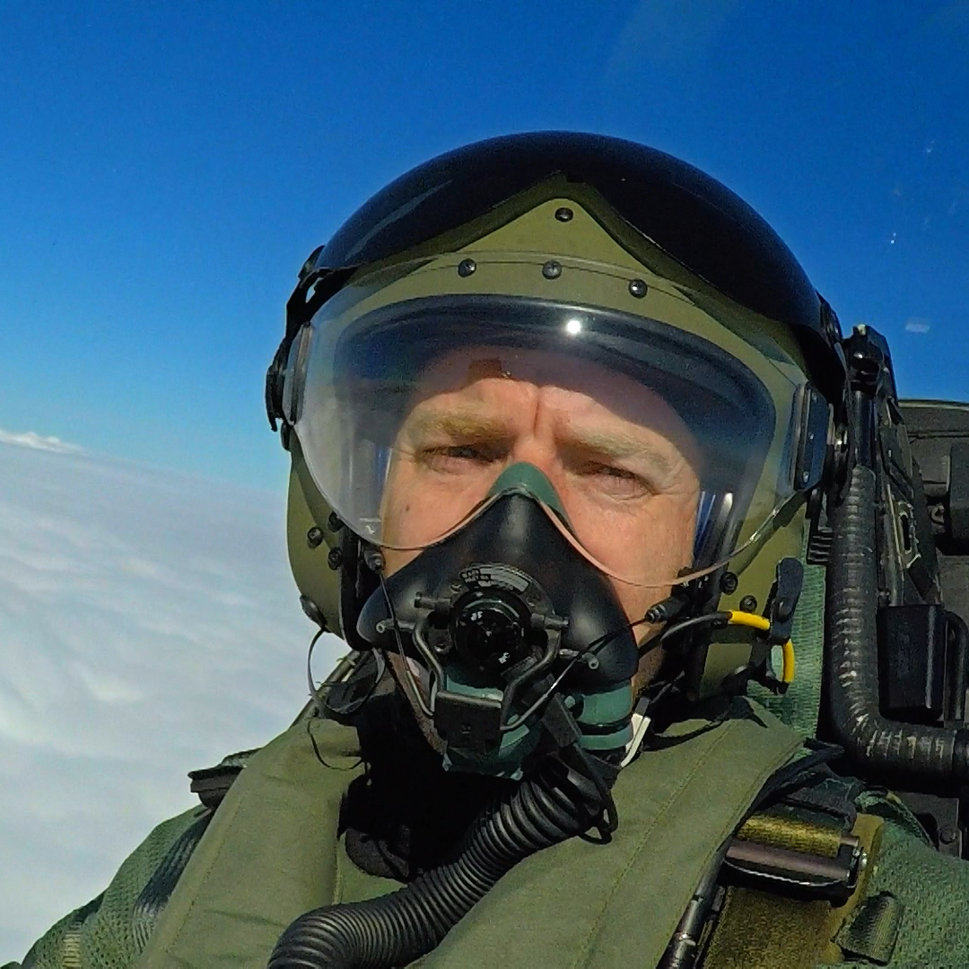 Do you fancy yourself as 🕶Tom Cruise? Live out your #TopGun ✈️ fantasies with Ewan McGregor this Sunday 13th November. Plane dog fights, old machines, and rip-roaring jets are coming to your screen LIVE at 5pm! Remember that viewers will be able to watch us on Freeview 83 and on +1 channel 92, Sky 170, Virgin 269, and Freesat 164. 🧡📺 and on our streaming service. #RAF #EwanMcGregor #planes #WWI #WWII #newtech #supersonicjet