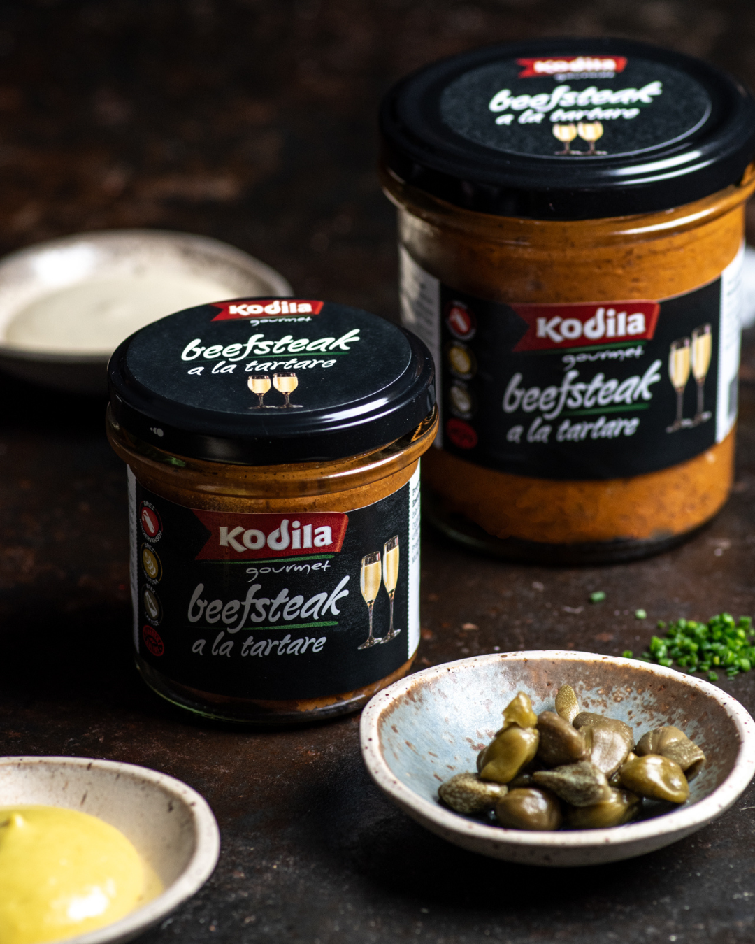 beefsteak a la tartare in a cup, capers, mayonnaise