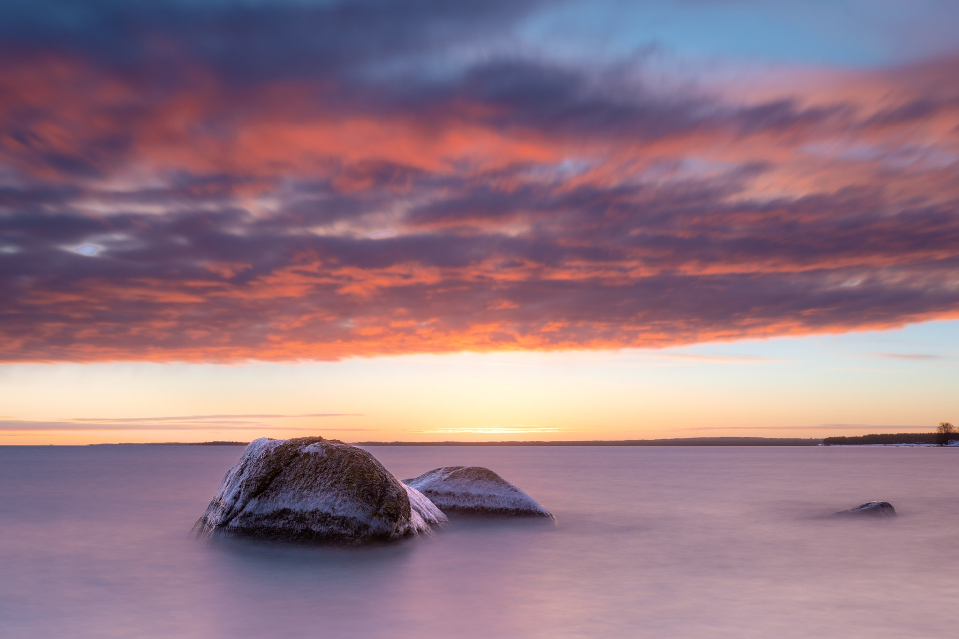 Stones at sunrise / Kivid päiksetõusul