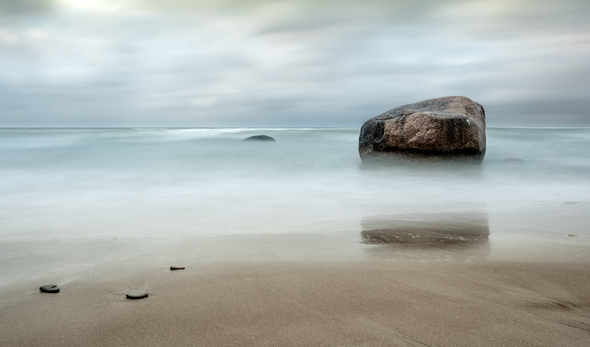 Reflecting stone / Peegelduv kivi