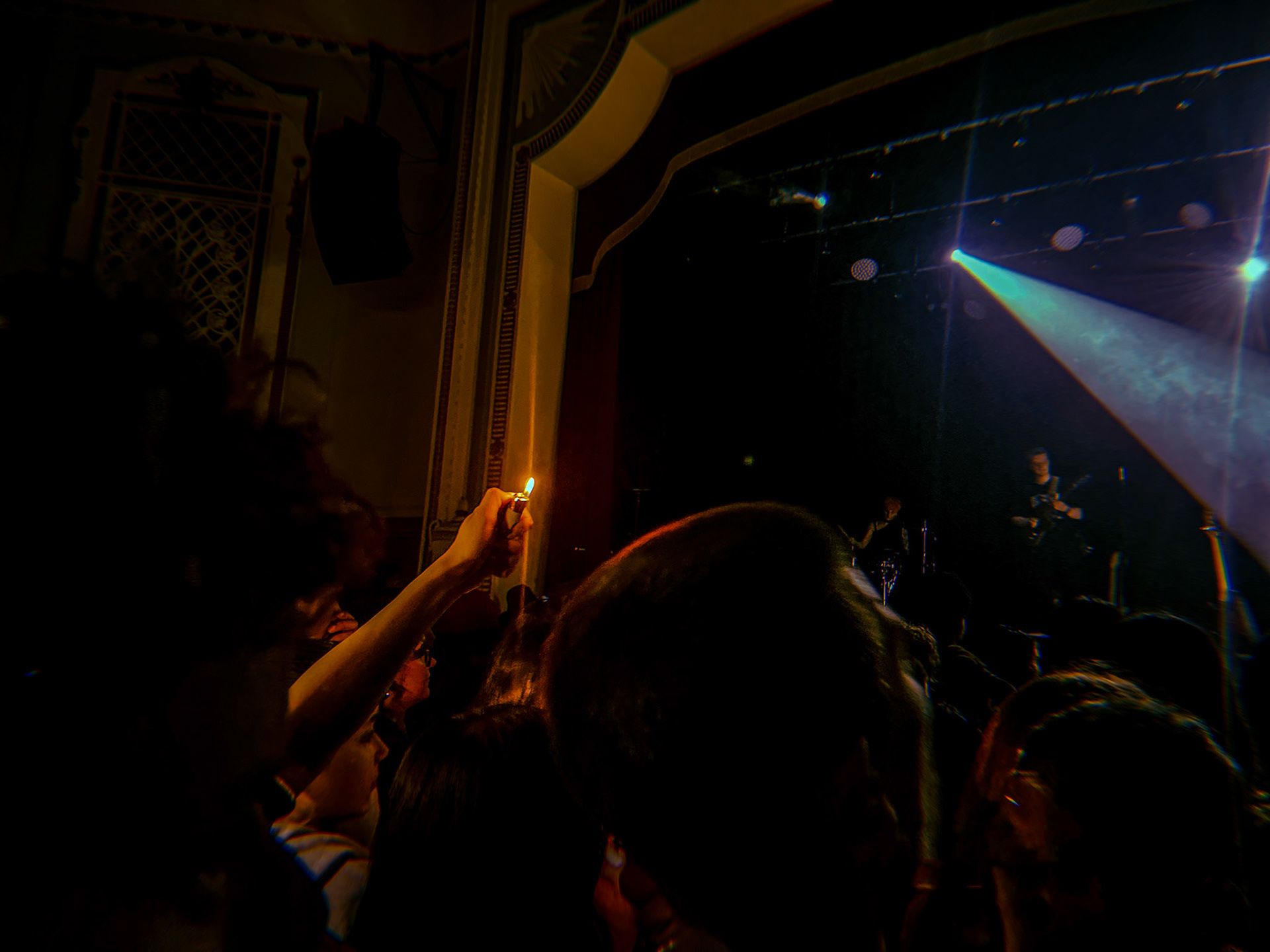 crowd at kamals show