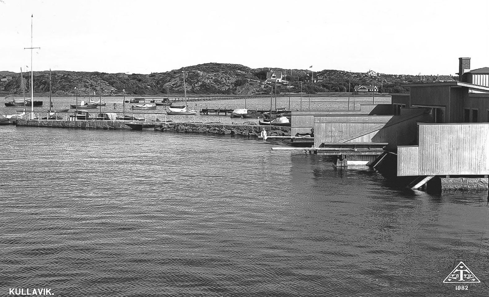 Det gamla badhuet i Kullaviks hamn. Vykort C.A. Träff 1938.