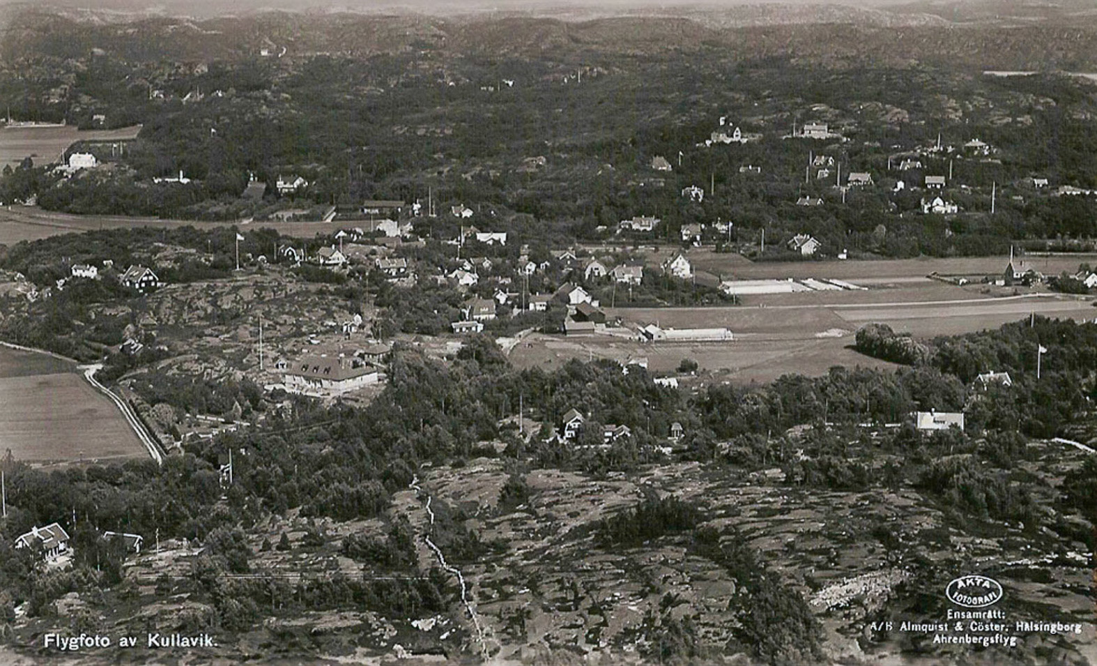 Kullavik vy 30-tal. Här syns två handelsträdgårdar.