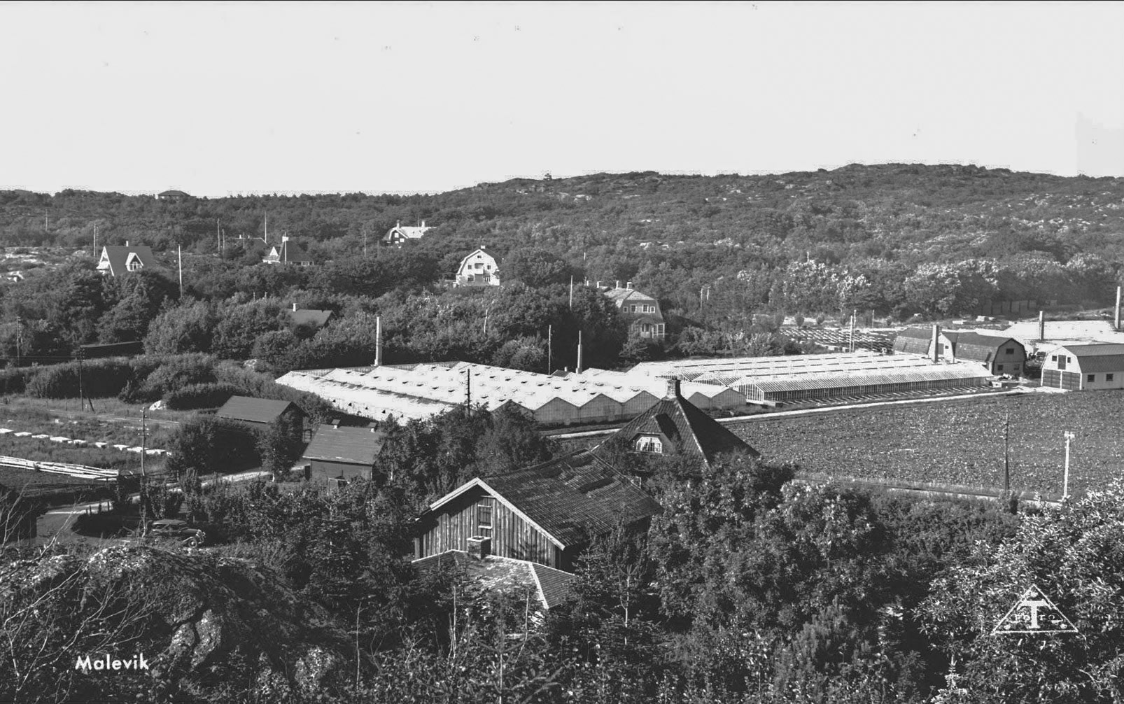 Handelsträdgården byggdes av Ernst Roberg 1920. Den tillhörde då Maleviks herrgård.