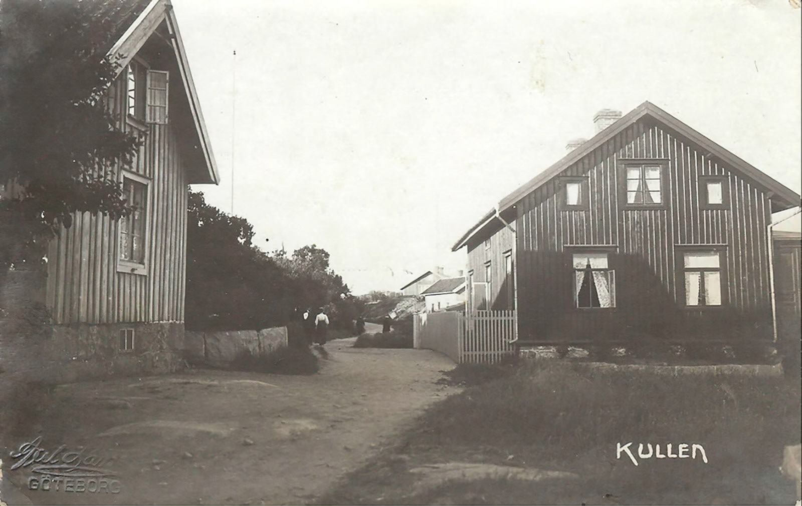 Kullens väg vid korsning Hagenvägen med kustroddare (tullare) Magnussons hus till höger.