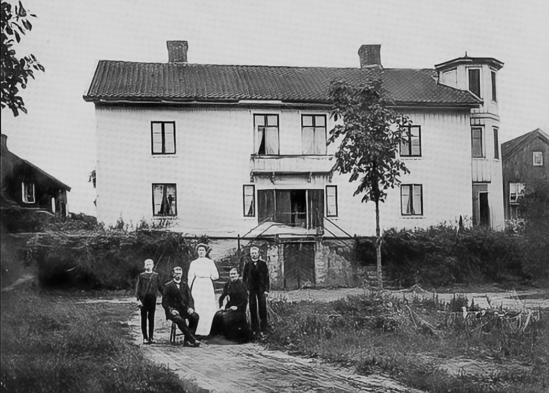 Wea år 1900 ca. Om gården och dess historia - bläddra till nästa bild.