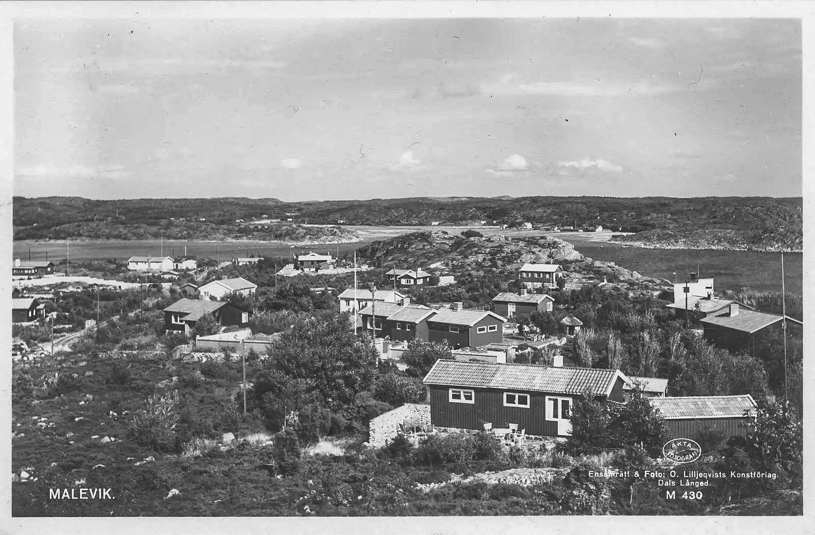 AB Flygtrafik bildades 1933 med säte i Stockholm. Köptes 1937 av Olof Lilljeqvist och flyttades 1941 till Dals Långed. När flygfotografering blev förbjudet under kriget så startade Olof Lilljeqvist 1942 firman "O. Lilljeqvists Konstförlag" och fotograferade från marken. När flygfotografering blev tillåtet igen så skötte AB Flygtrafik flygningarna och Konstförlaget själva fotograferingen.