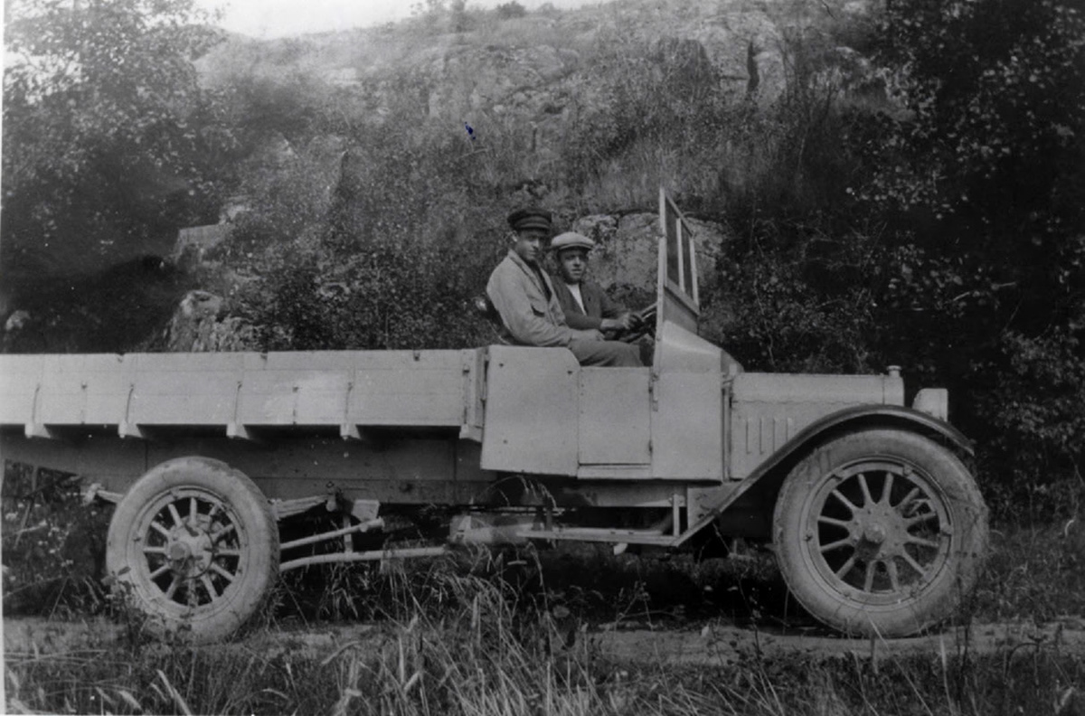Första lastbilen på Höga i Släp.