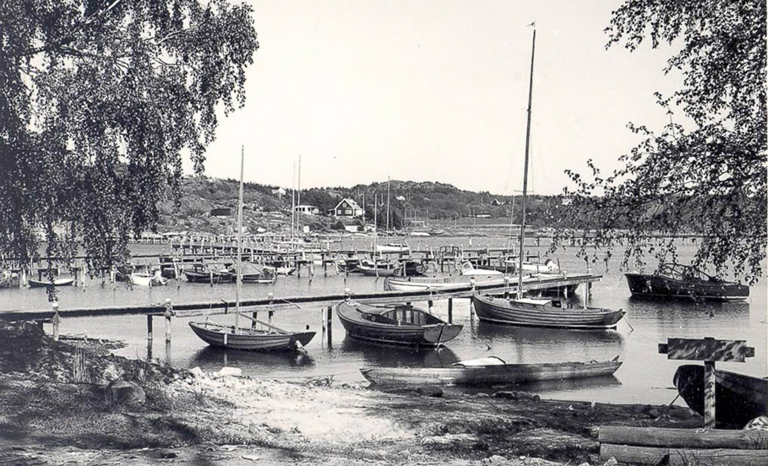 Kullaviks hamn med träbåtar på 50-talet.