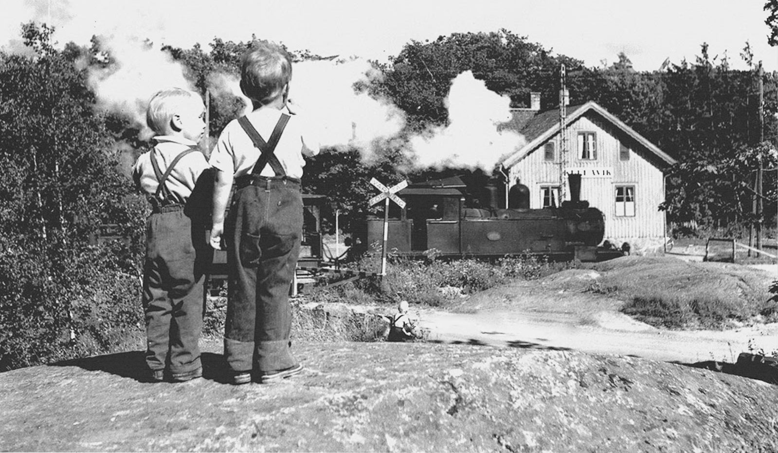 Tåget passerar Kullaviks station 1950.