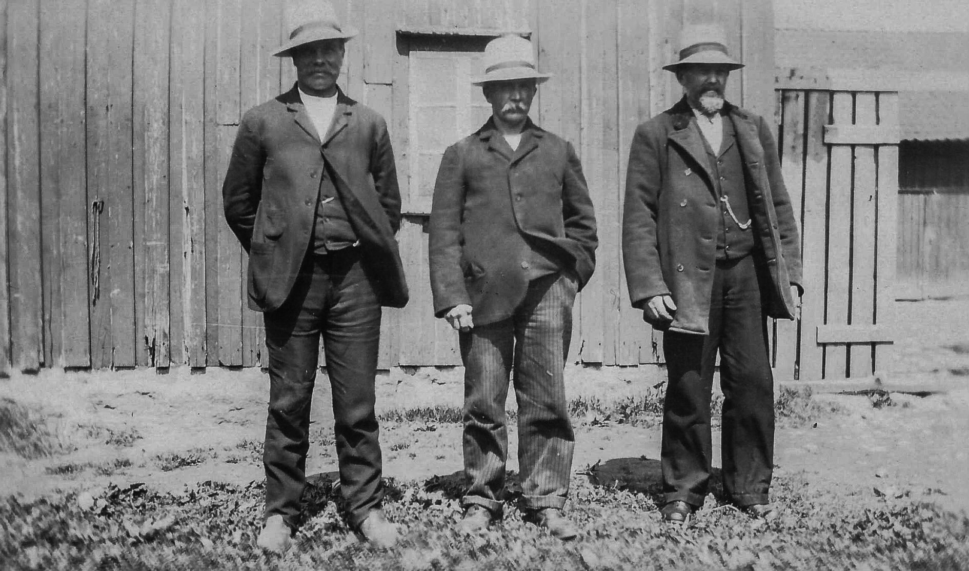 Patrik Johansson, Adolf Börjesson, Ludvig Johansson (Axel Johansson i Veakärrs far). Midsommar på Bönekulle på 30-talet.