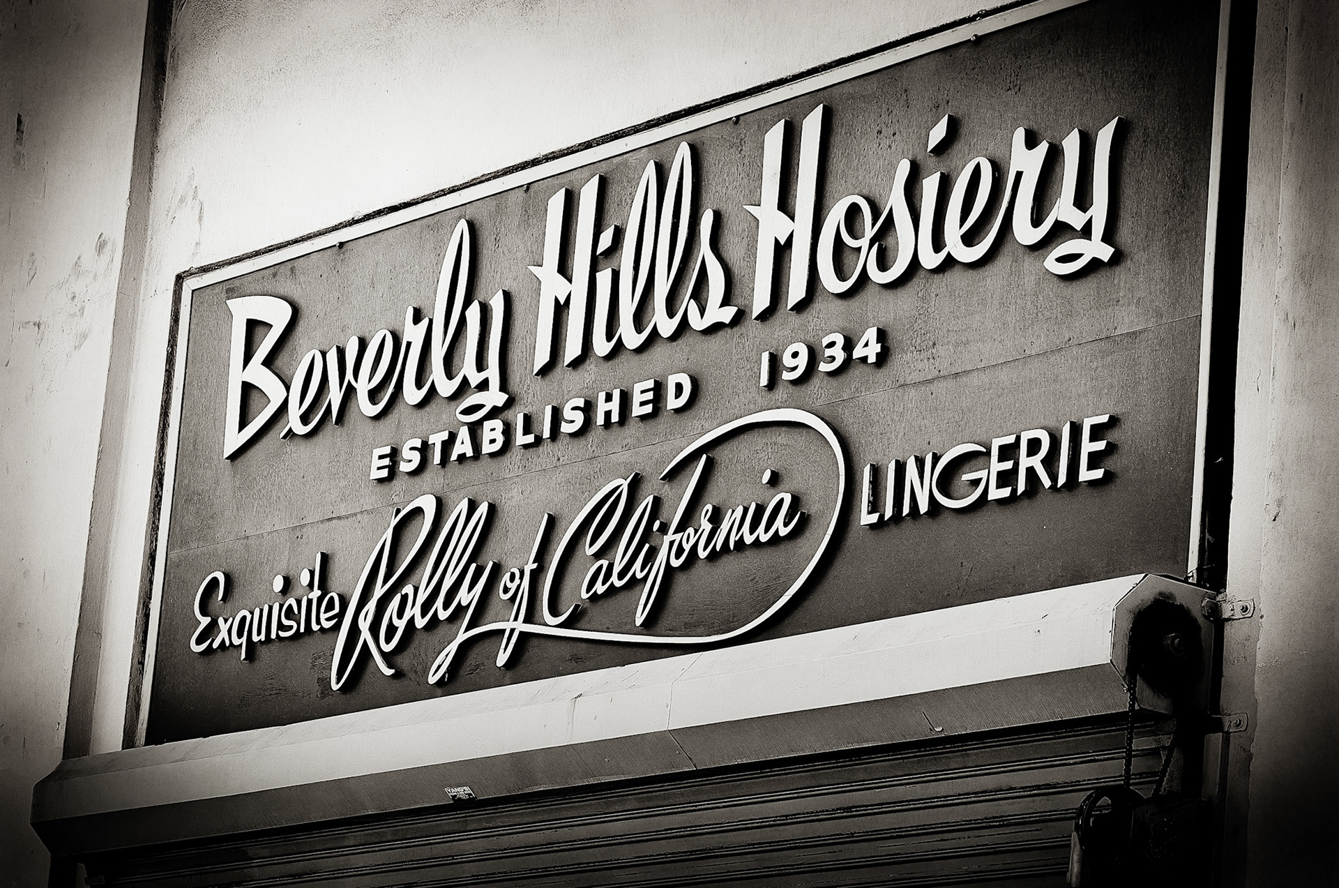 Actually 11.6 miles away from Beverly Hills.801 South Los Angeles StreetLos Angeles, CA
