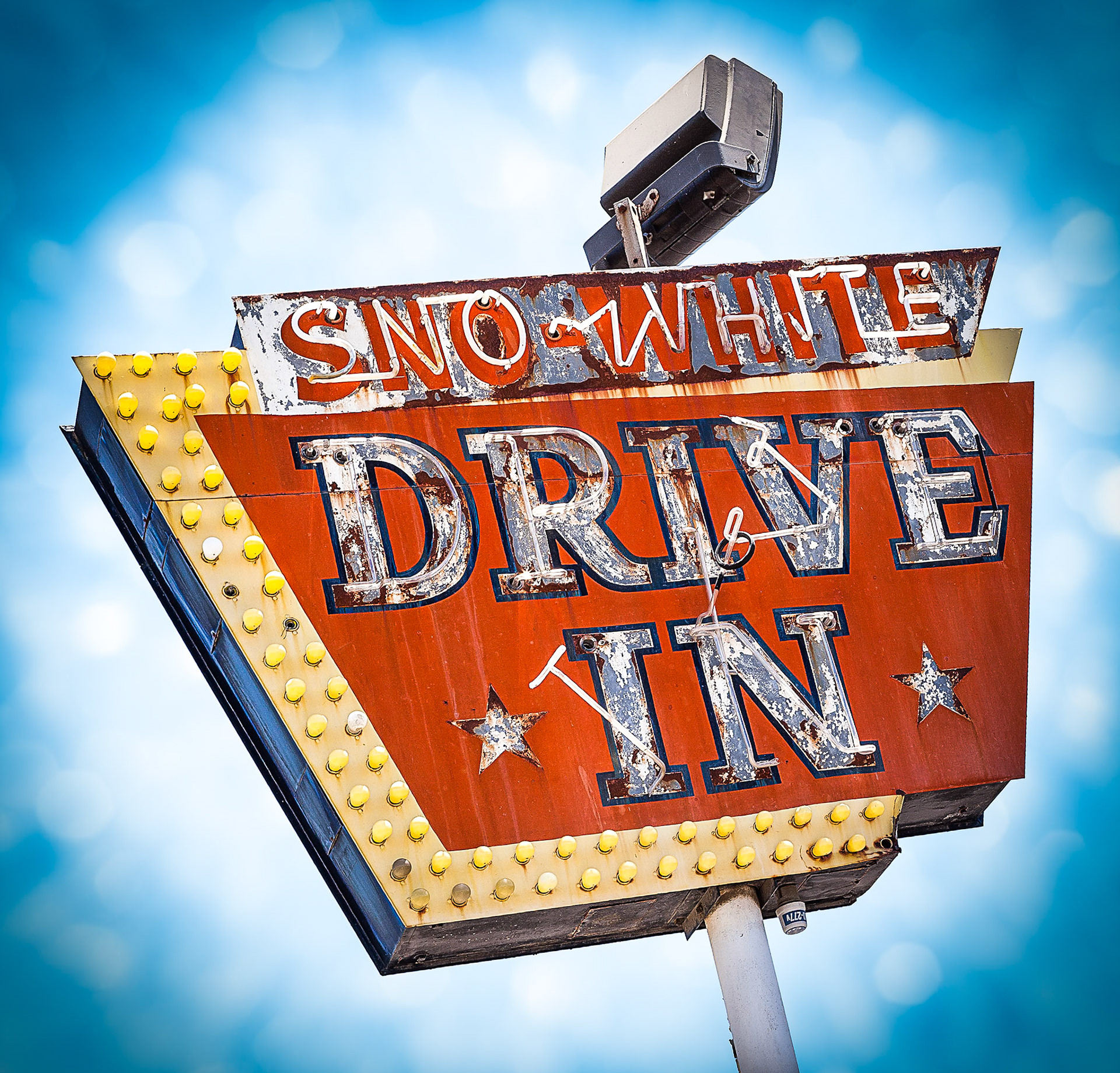 141 West Inyo Avenue, Tulare, CA