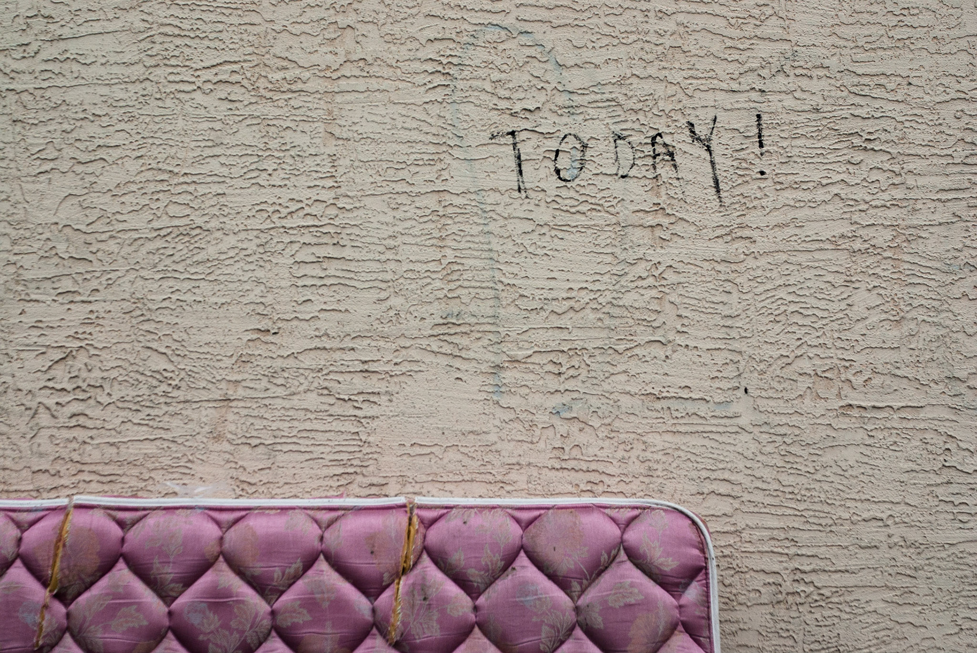 I think if there are any parents out there with younger children,  the irony of the matress in the alley and the plea written above really sums up parenthood.  Maybe a ? instead of an ! would be more appropriate