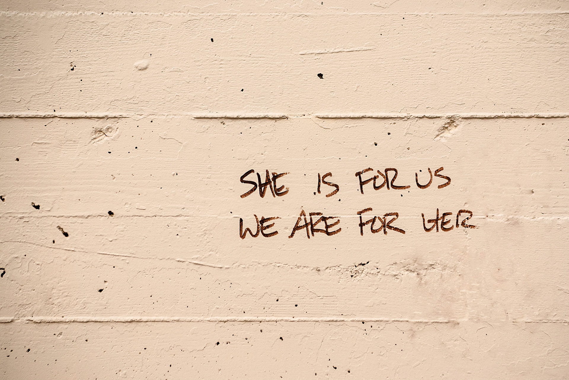 This was taken in the alley up the street from our new place, around 10th behind the King's Gate Mall.
I was supposed to have this up a few days ago for Taryn's birthday, you know a sorta dedicated Graffito to my beautiful lady on her birthday, but I am a few days late.

HAPPY BIRTHDAY TARYN

This graffito reminds me of our little Hanna. She will be turning 1 on May 10th.
If you would like to follow her blog check it out at www.fetuspanda.com.