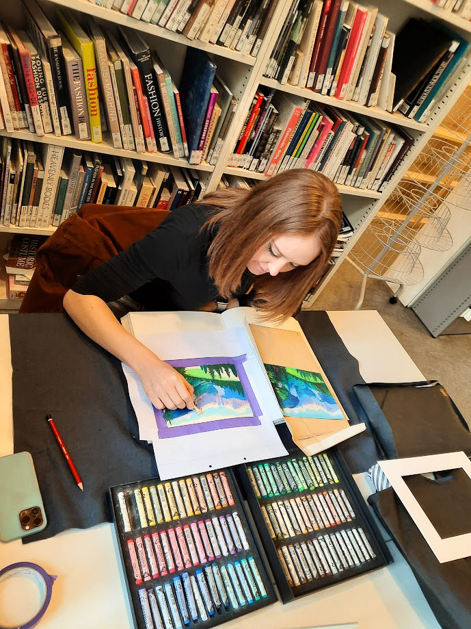 Giovana Töws working on the drawing for the Golden Book, 2025.