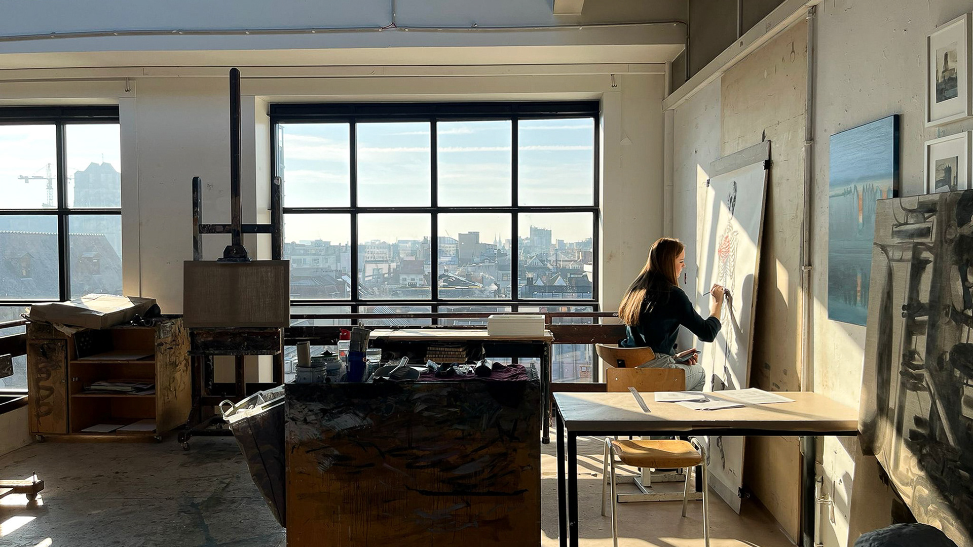 Giovana Töws working in her studio KASK, 2025