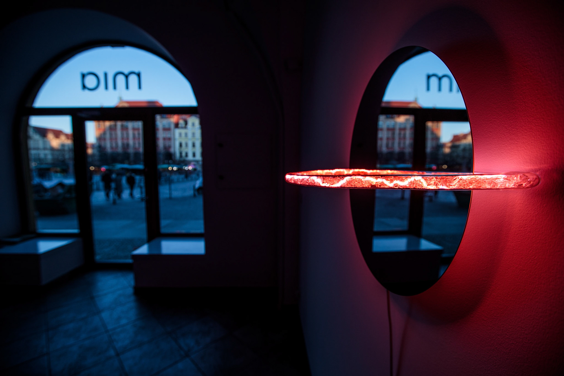 Szłoby się dobrze gdyby nie to szkło / It Would Be Fine If It Weren’t for the Glass