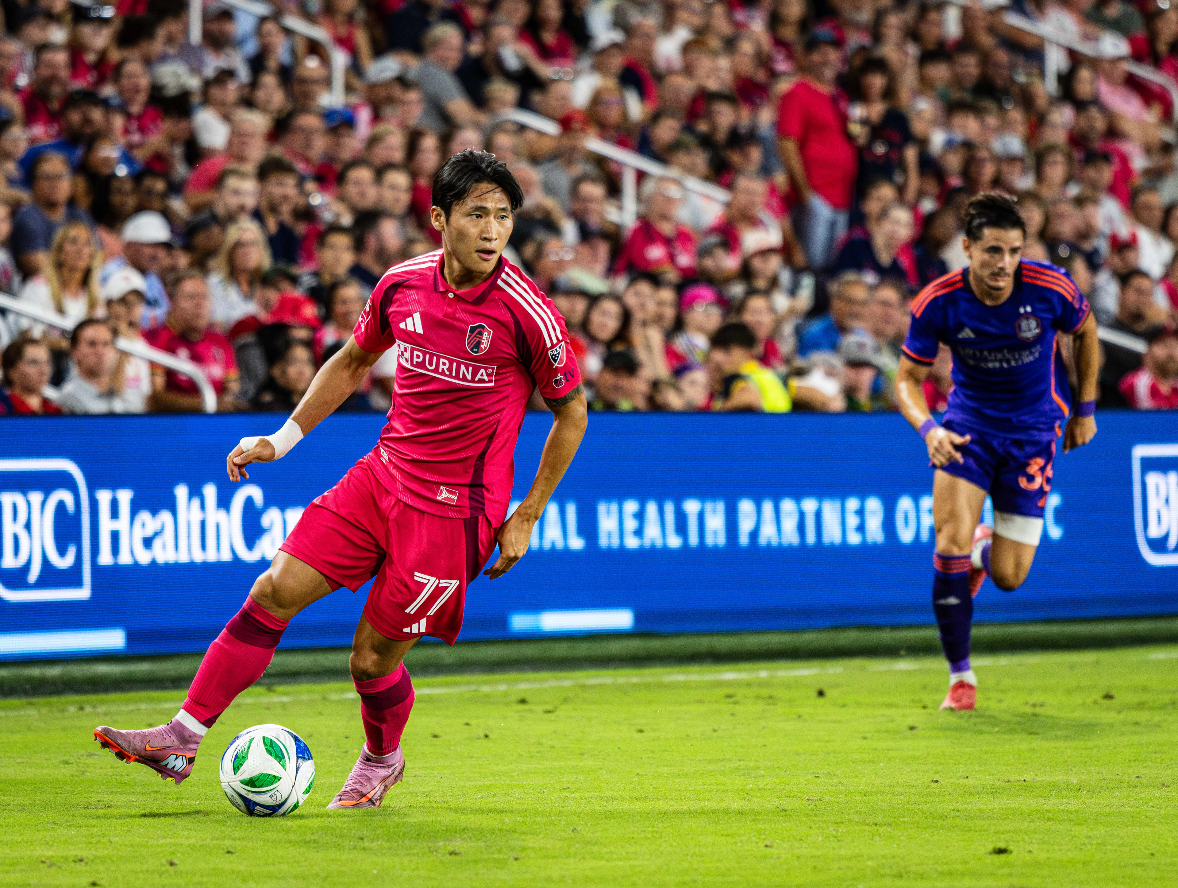 St. Louis CITY SC forward  Jeong Sang-Bin looks to pass the ball during the match against Houston, at Energizer Park, located in St. Louis, Missouri, on August 30, 2025.
