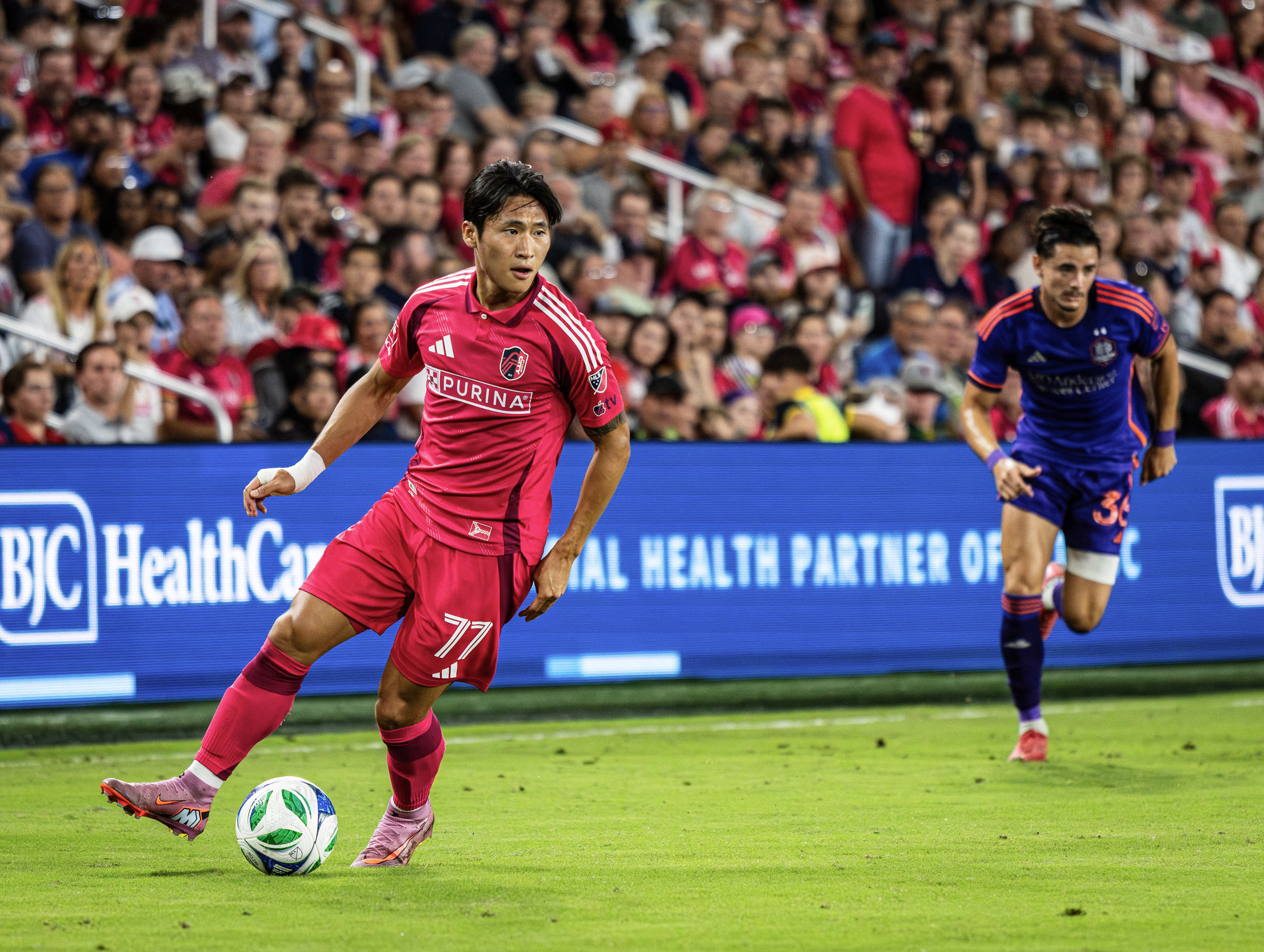 St. Louis CITY SC forward  Jeong Sang-Bin looks to pass the ball during the match against Houston, at Energizer Park, located in St. Louis, Missouri, on August 30, 2025.