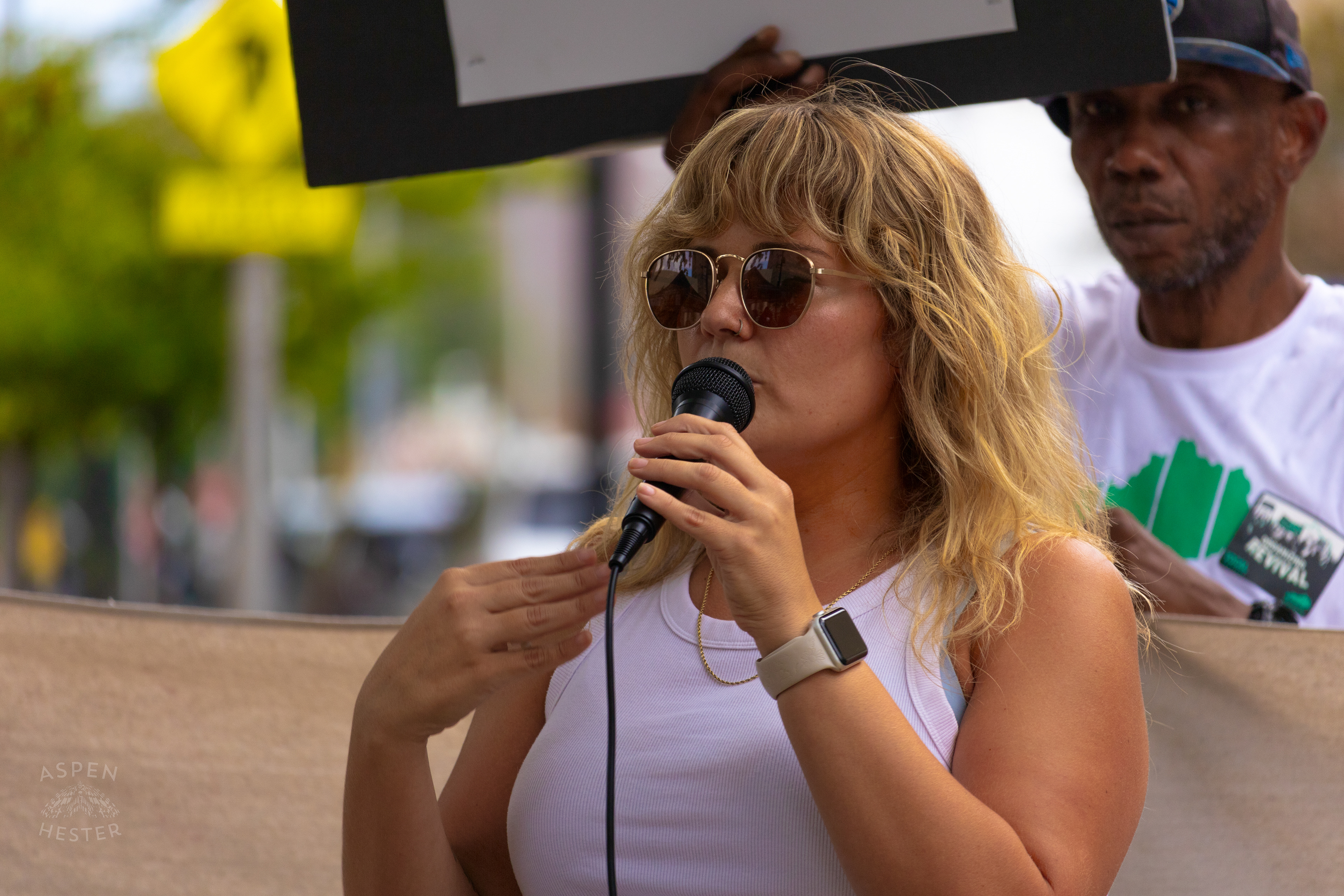10x Overdose Survivor in Long Term Recovery, Samantha Elkins Demonstrates How to Use Narcan at The 3rd Annual Vocal KY International Overdose Awareness Day Rally and March. August 31st, 2024/Aspen Hester