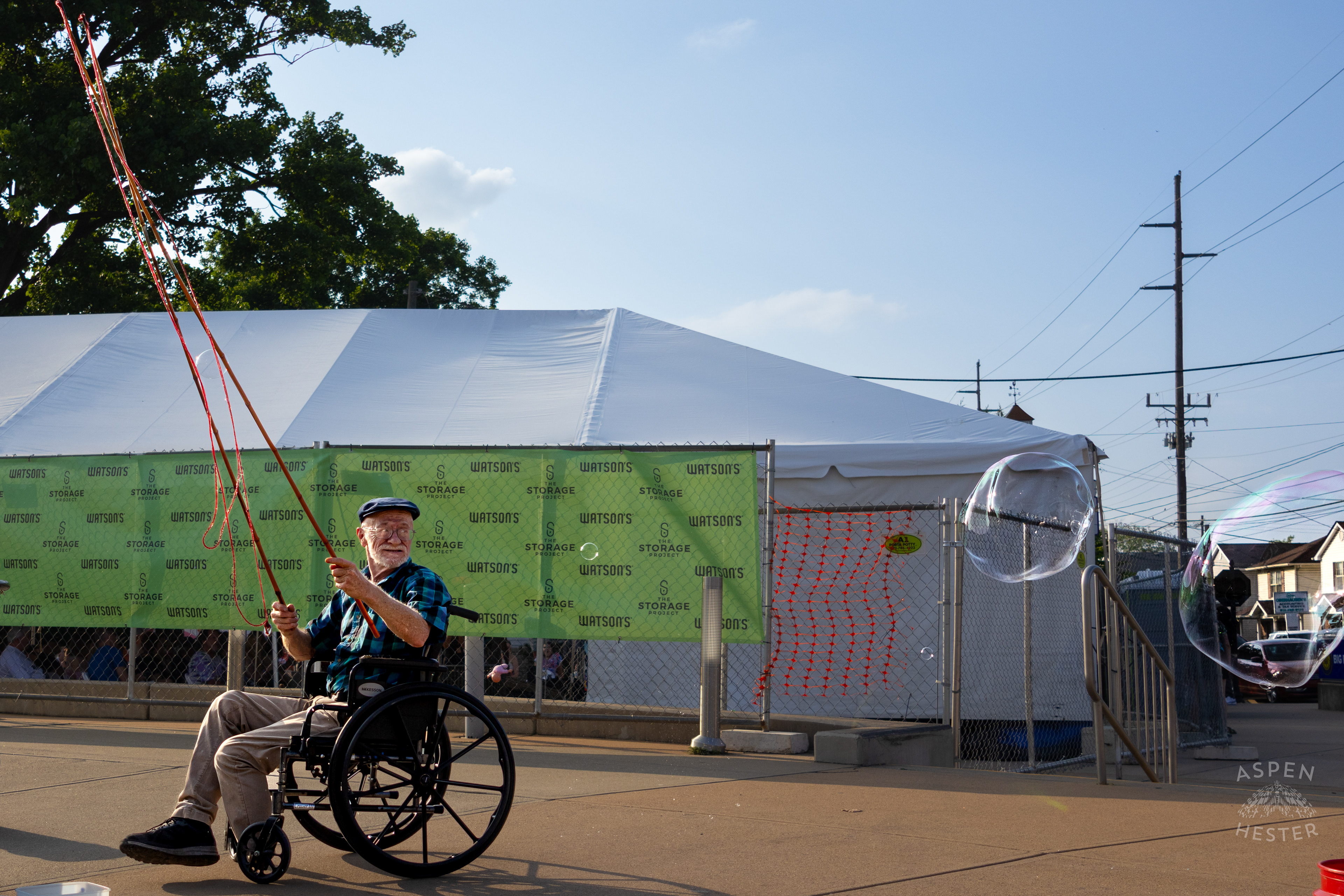 Pat The Bubble Man Outside Abbey Road Festival. May 25th, 2024/Aspen Hester