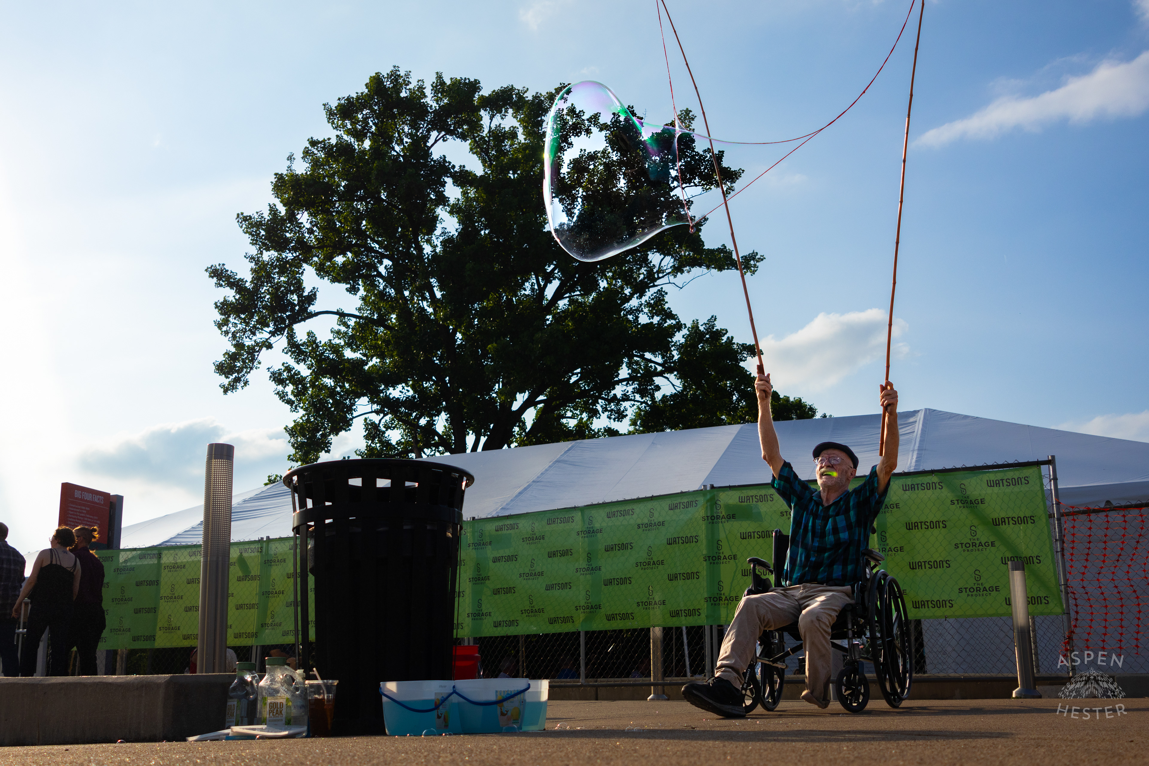 Pat The Bubble Man Outside Abbey Road Festival. May 25th, 2024/Aspen Hester